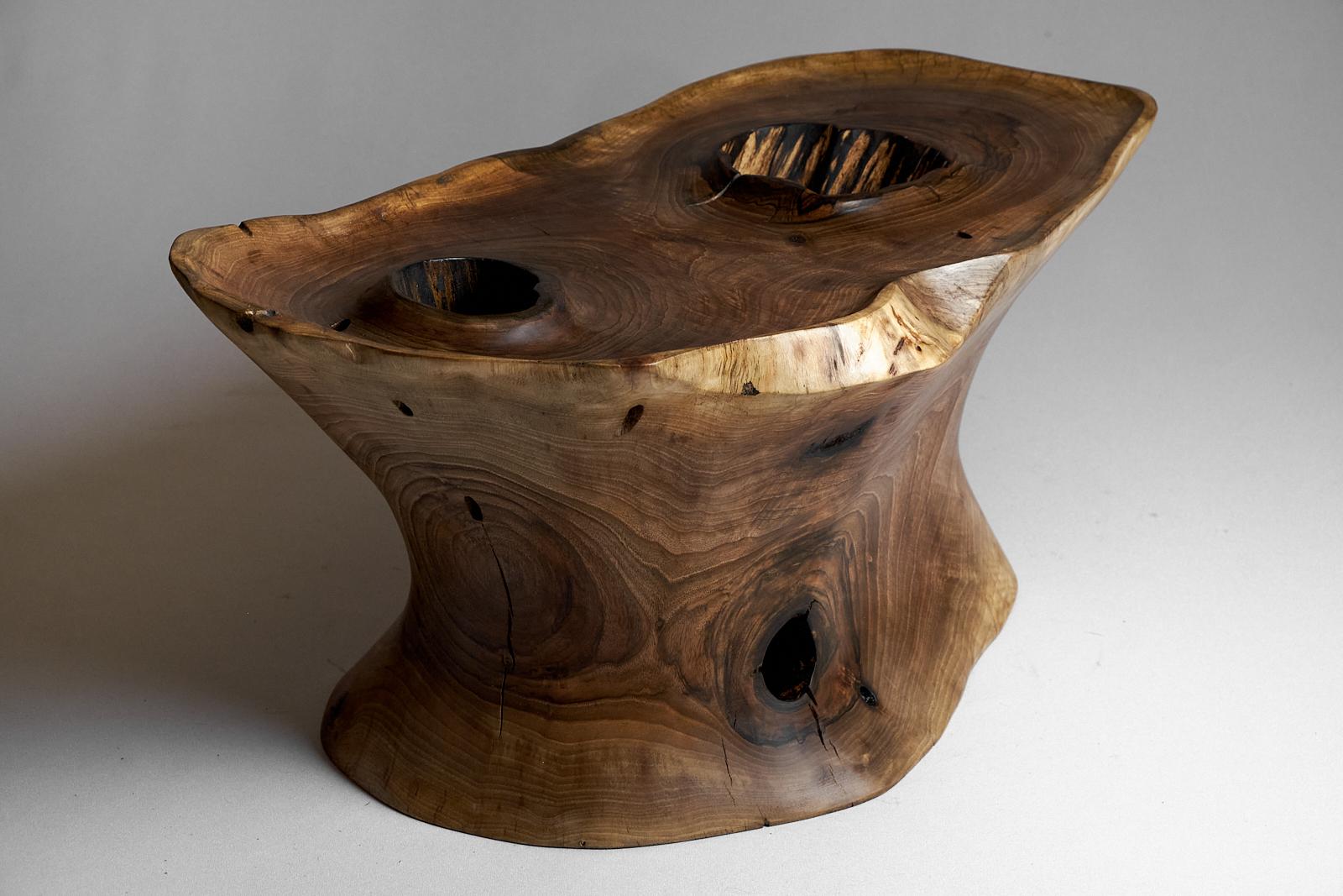 Bois Table d'appoint sculpturale en bois massif, design contemporain d'origine, Logniture