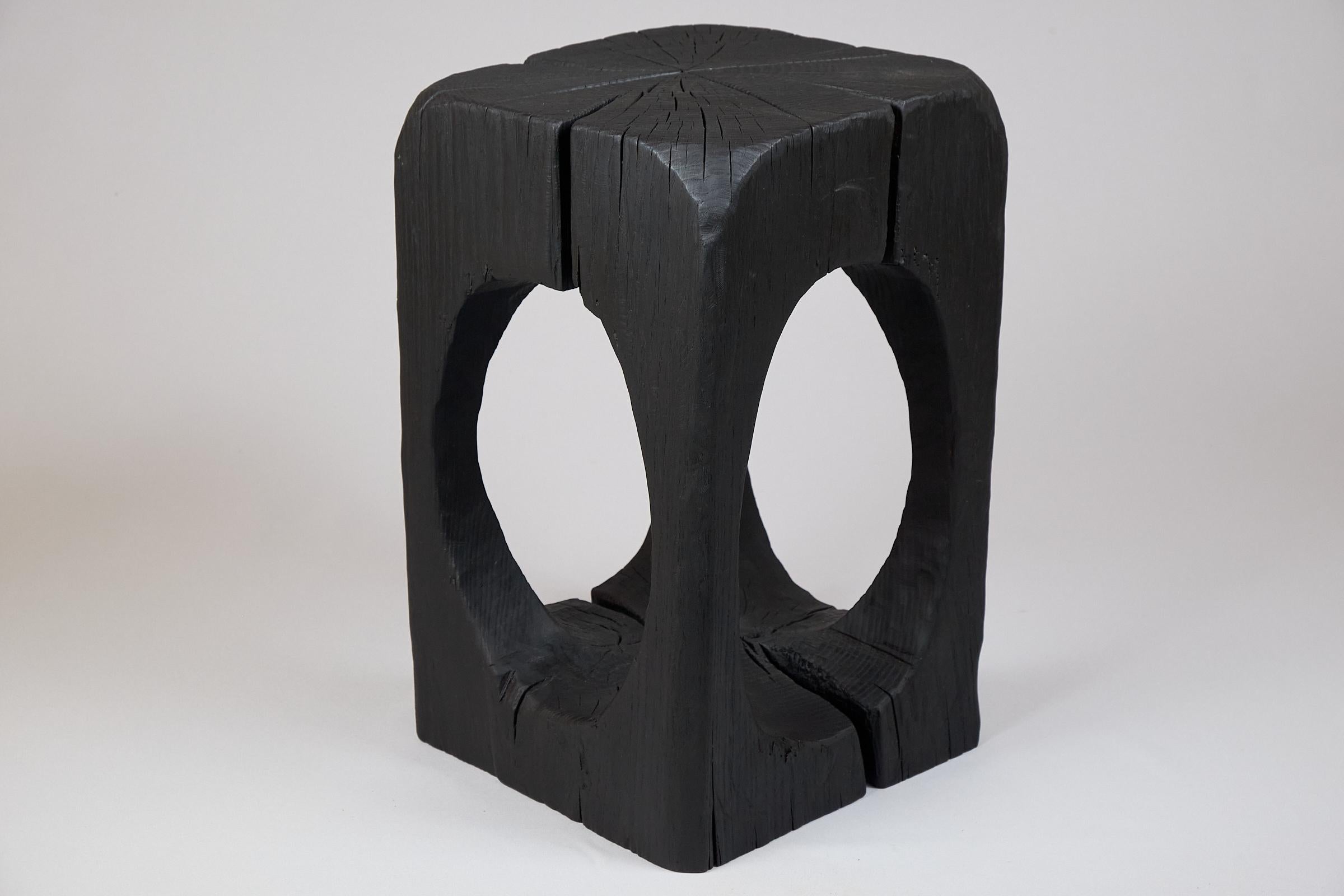 Tavolino scultoreo in legno massiccio, design contemporaneo, Logniture 2