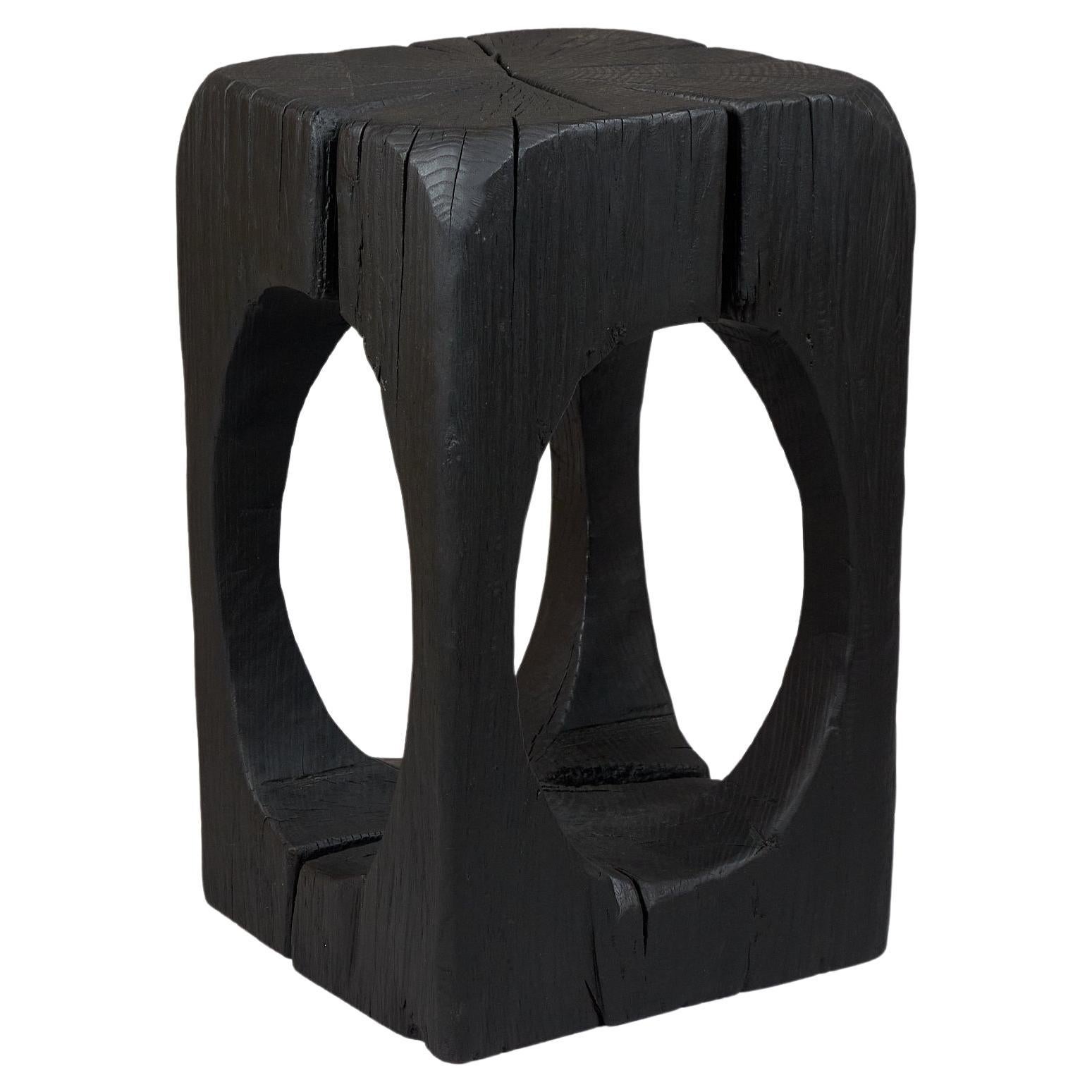 Tavolino scultoreo in legno massiccio, design contemporaneo, Logniture