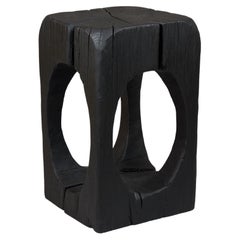 Tavolino scultoreo in legno massiccio, design contemporaneo, Logniture