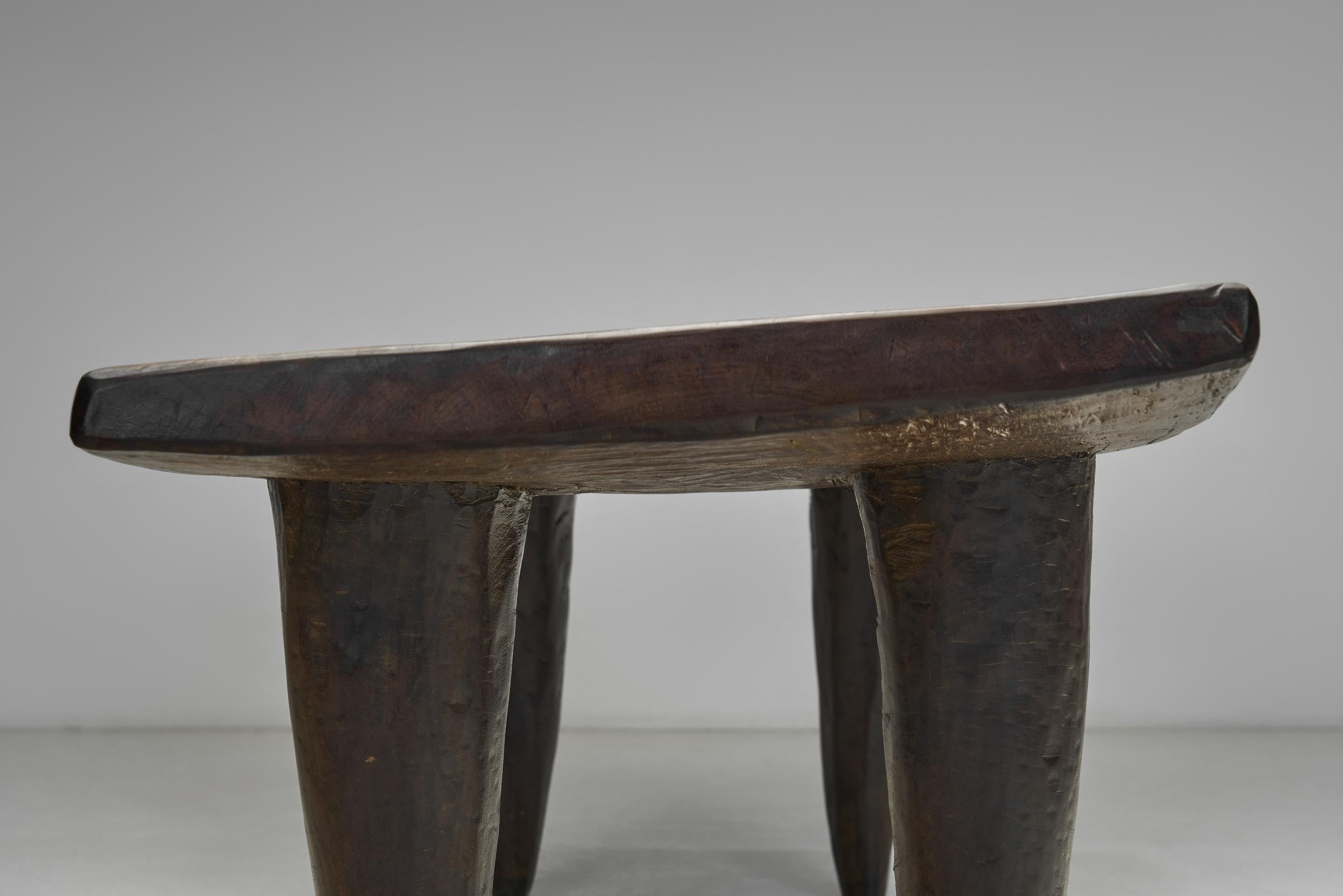 Panchina Senufo in legno massiccio, Costa d'Avorio, metà del XX secolo in vendita 7