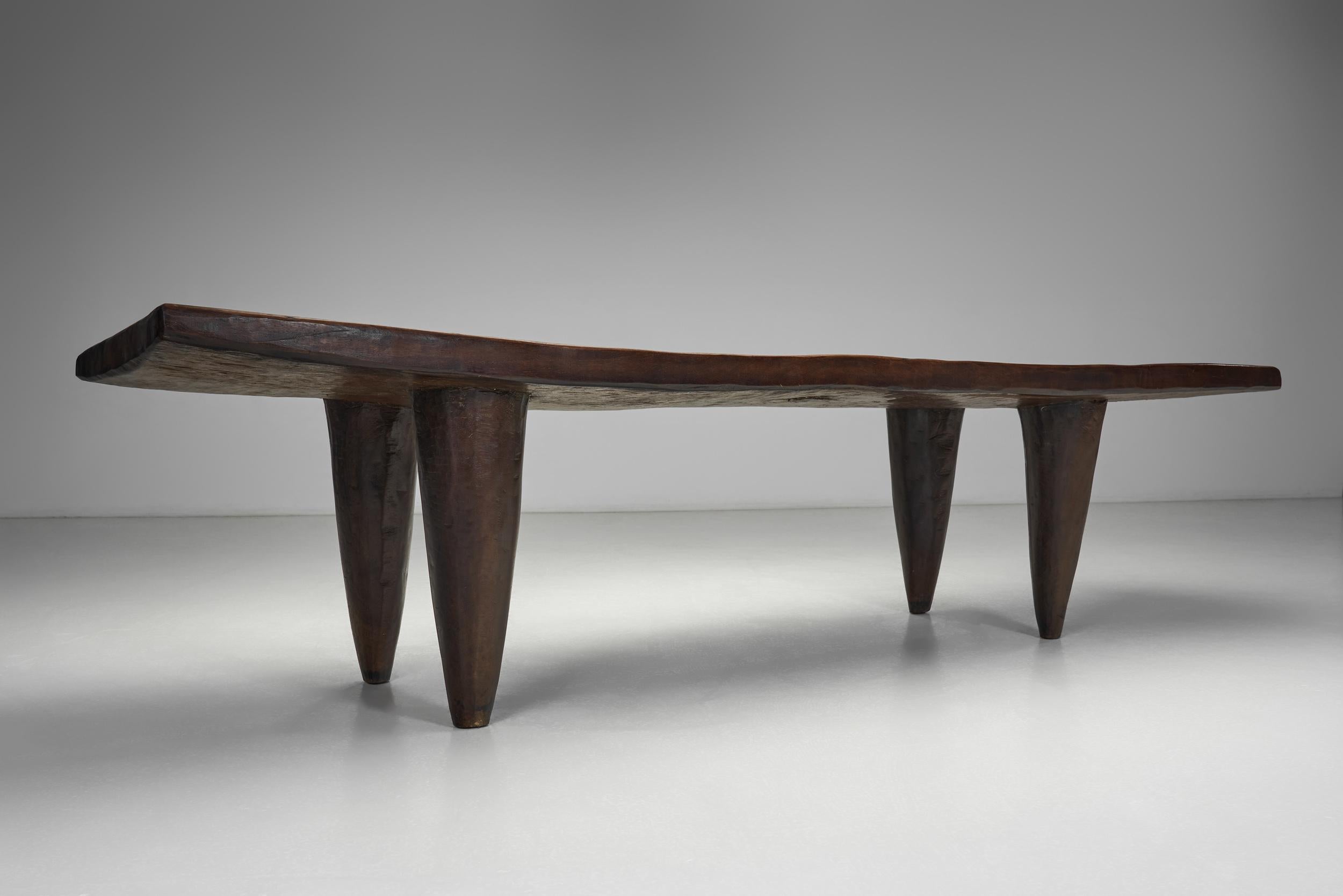 Panchina Senufo in legno massiccio, Costa d'Avorio, metà del XX secolo in vendita 9