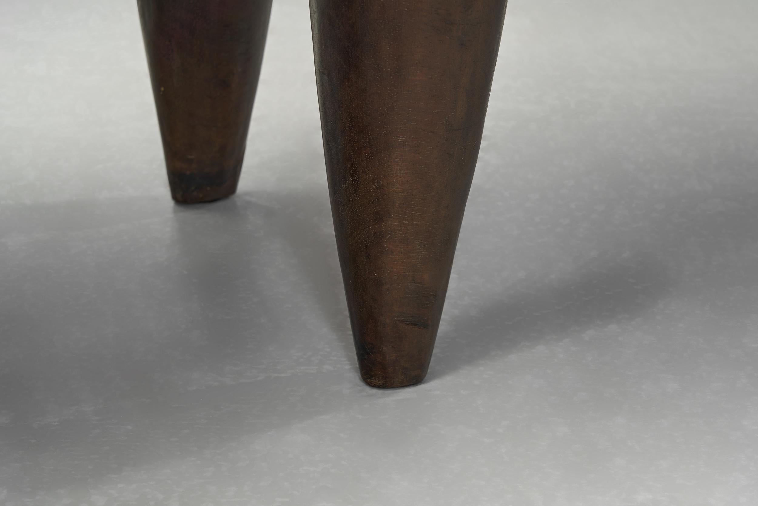 Panchina Senufo in legno massiccio, Costa d'Avorio, metà del XX secolo in vendita 10