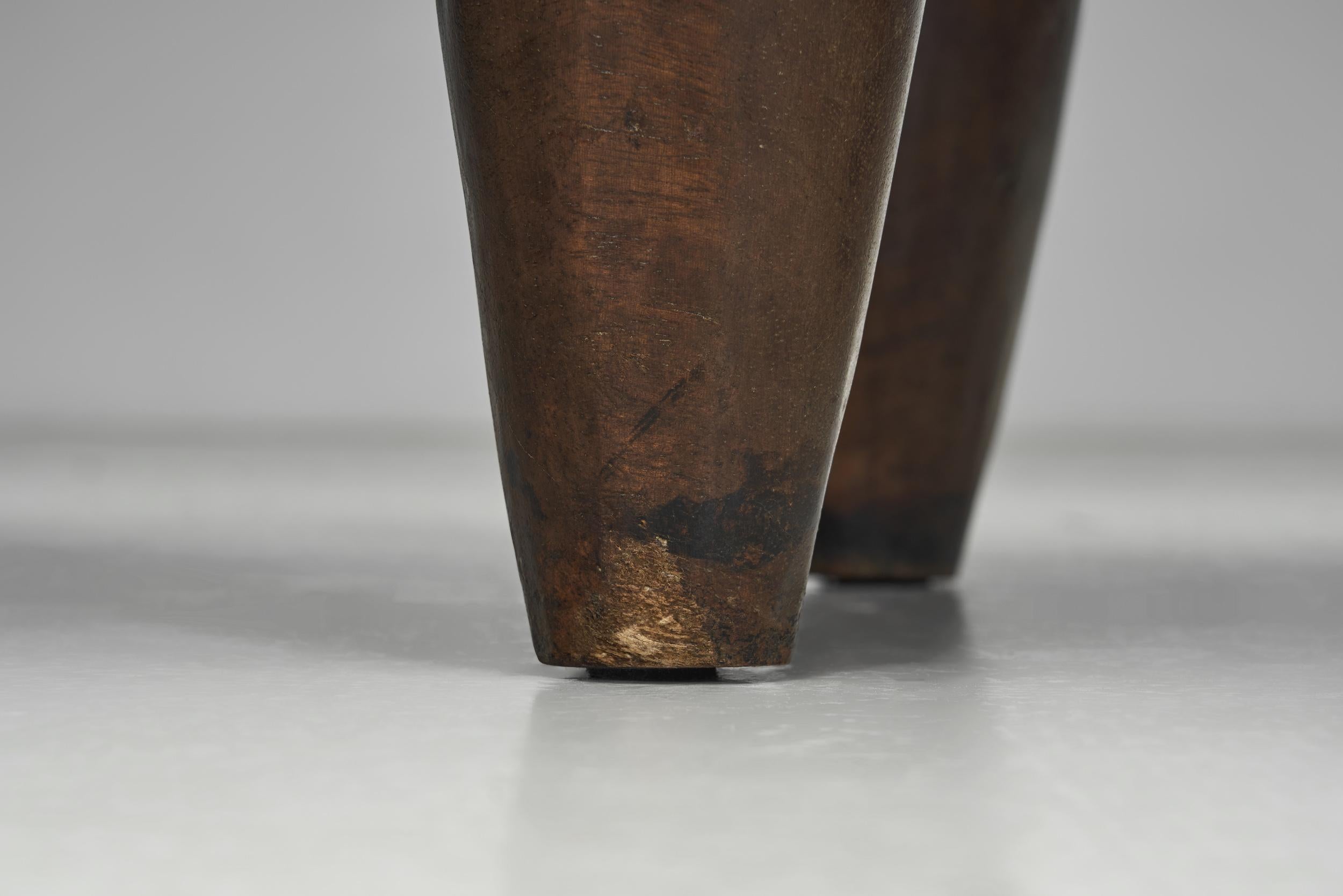 Panchina Senufo in legno massiccio, Costa d'Avorio, metà del XX secolo in vendita 11