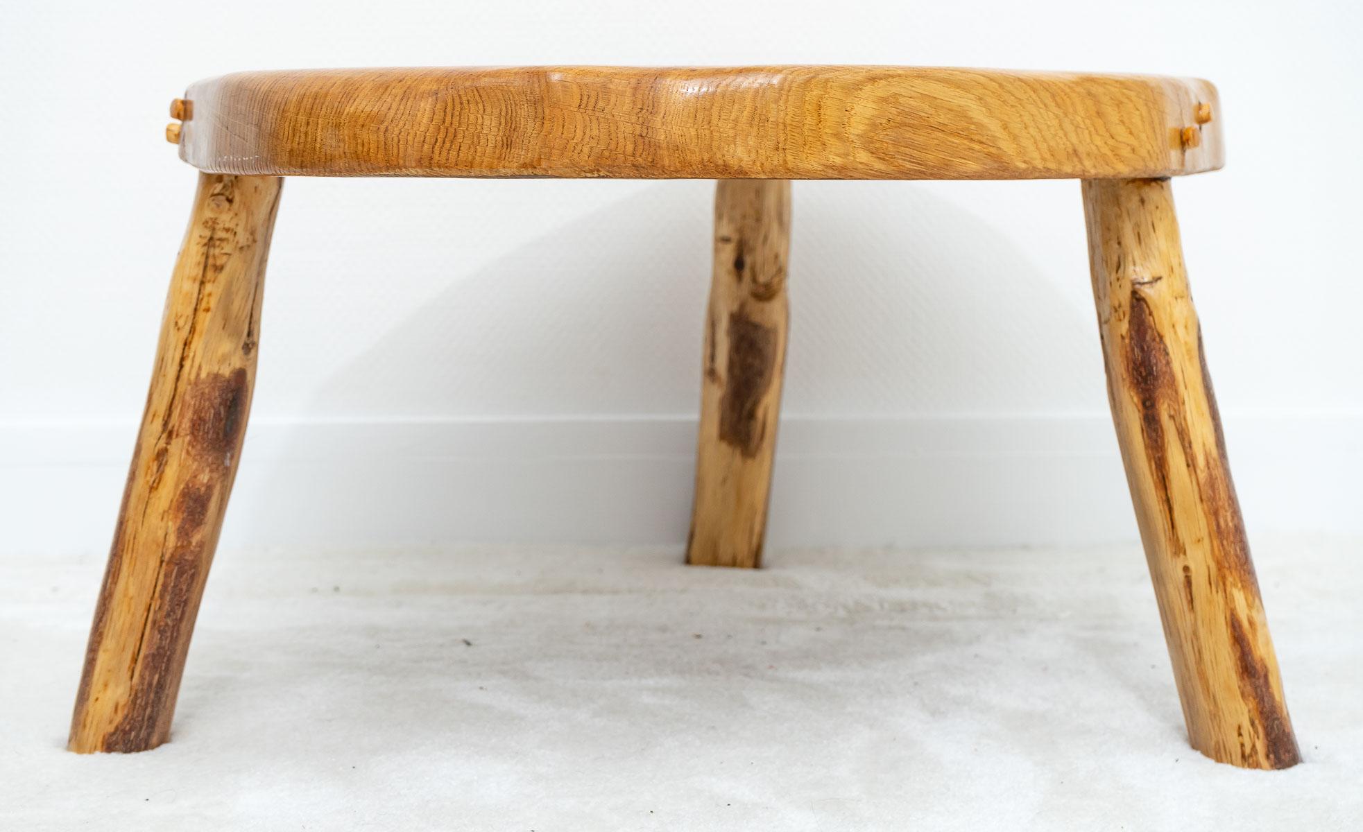 Solid Wood Set - Stools & Table - Jean Prouvé & Pierre Janneret - Period: XXth For Sale 2