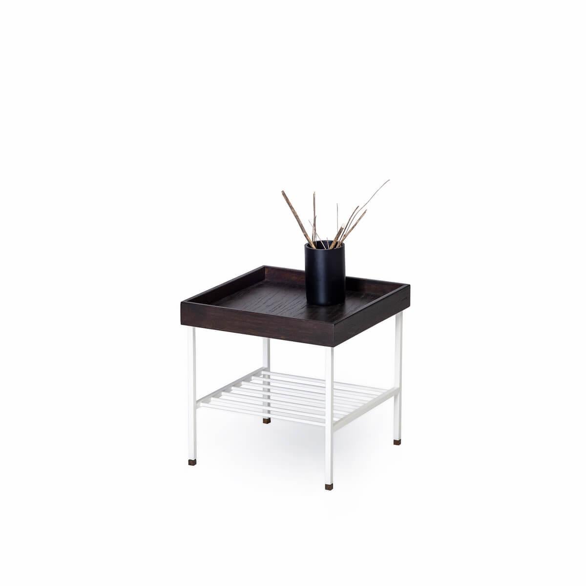 Kurzer Beistelltisch/Pflanzenständer aus Massivholz - Serie EDGE (Moderne) im Angebot