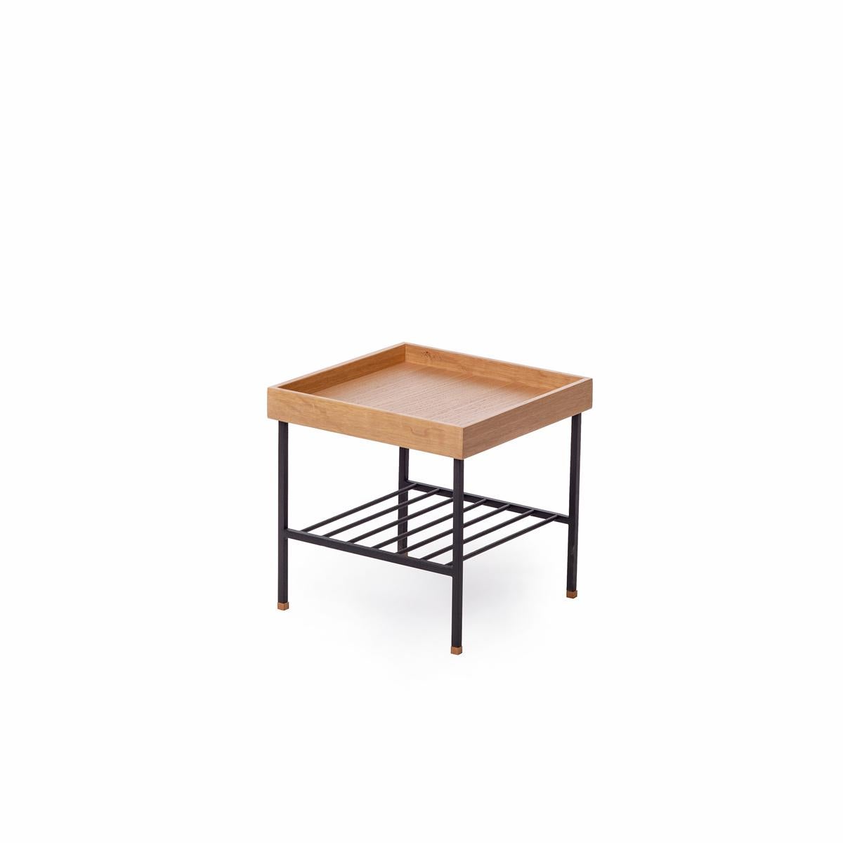 Kurzer Beistelltisch/Pflanzenständer aus Massivholz - Serie EDGE (Türkisch) im Angebot