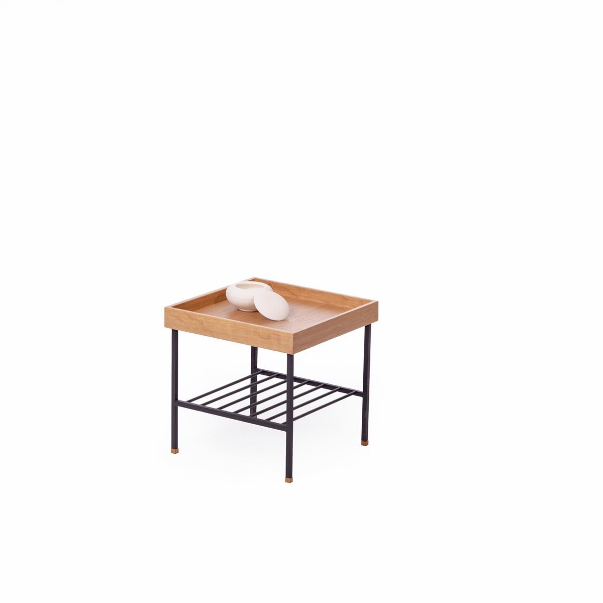 Kurzer Beistelltisch/Pflanzenständer aus Massivholz - Serie EDGE (Handgefertigt) im Angebot