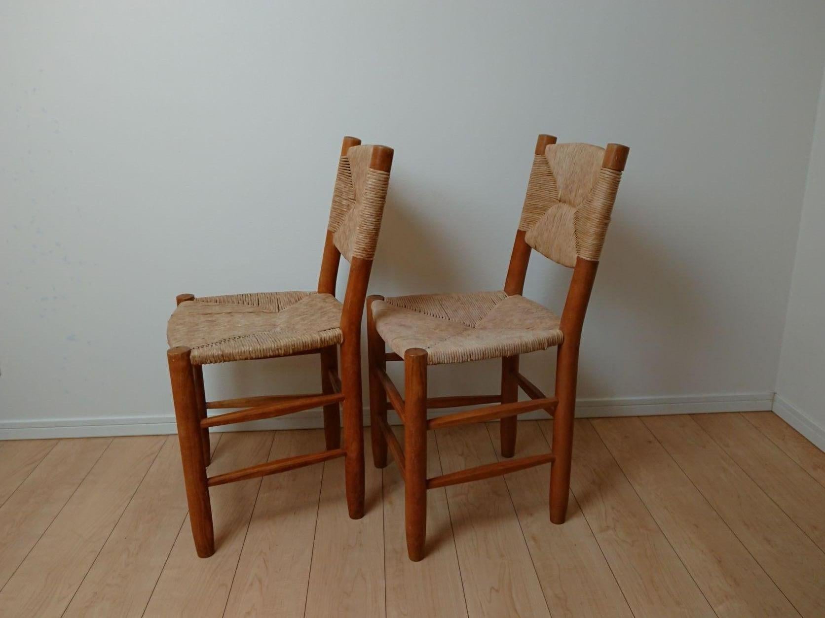 Solid wood side chairs n?19 ‘’ Bauche’’ from BCB.
Inclined back, rush seat and backrest designed Charlotte Perriand.
These are in good original condition.