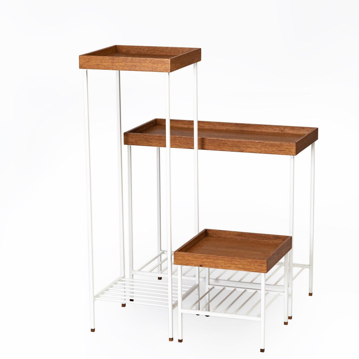Massivholz Beistelltisch/Pflanzenständer Set - EDGE Serie, mit Metallbeinen (Türkisch) im Angebot