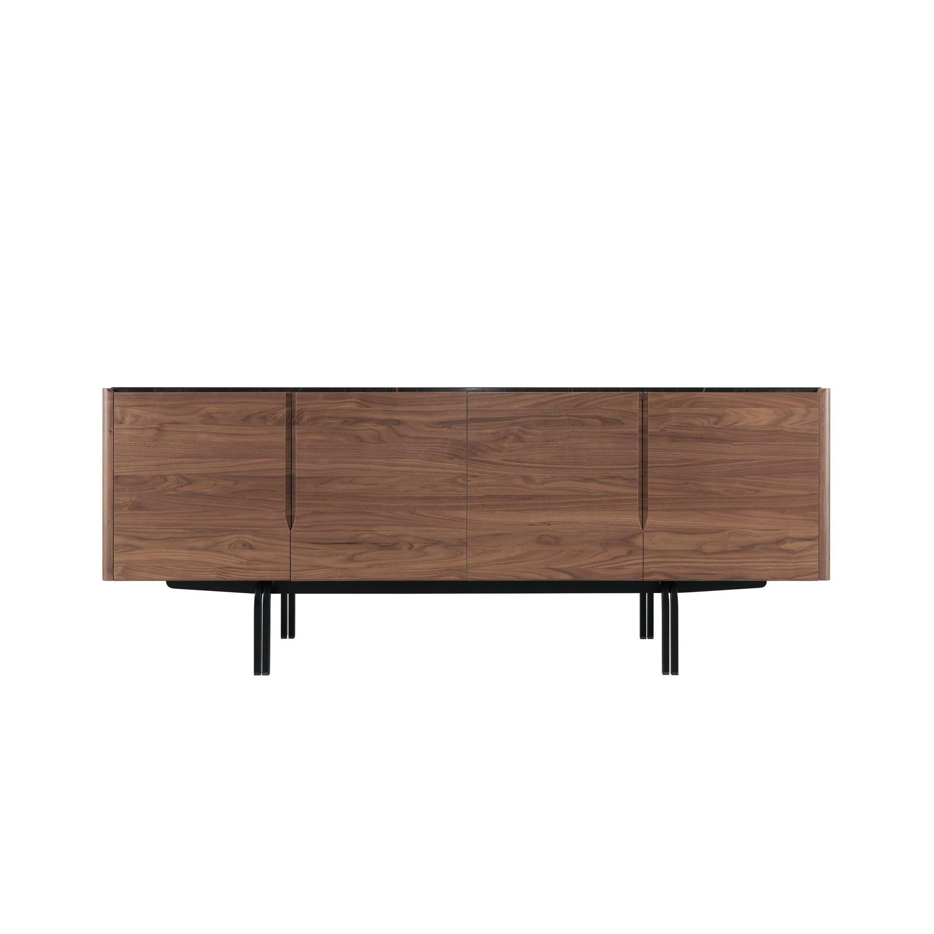 Portugais Buffet en bois massif avec plateau en marbre et pieds en fer en vente
