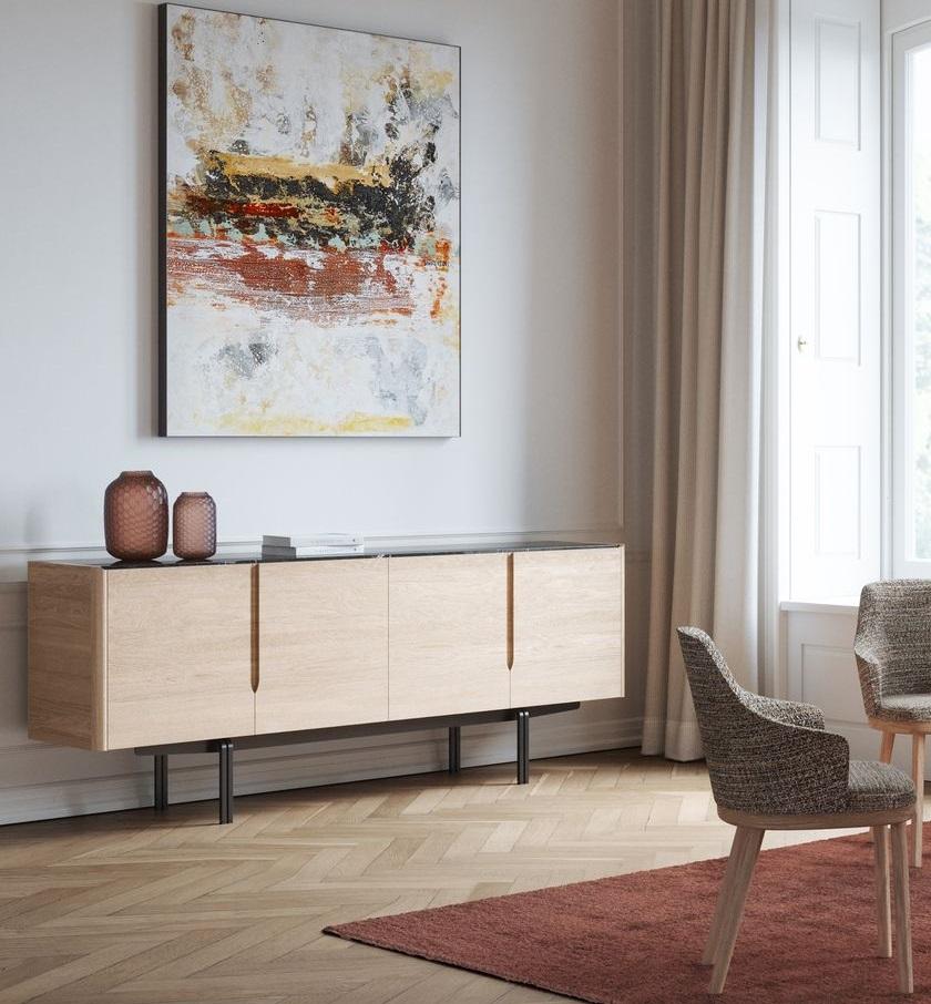 Bois Buffet en bois massif avec plateau en marbre et pieds en fer en vente
