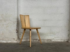 Sedia da pranzo scolpita in lastre di Wood Wood con accenti in ottone