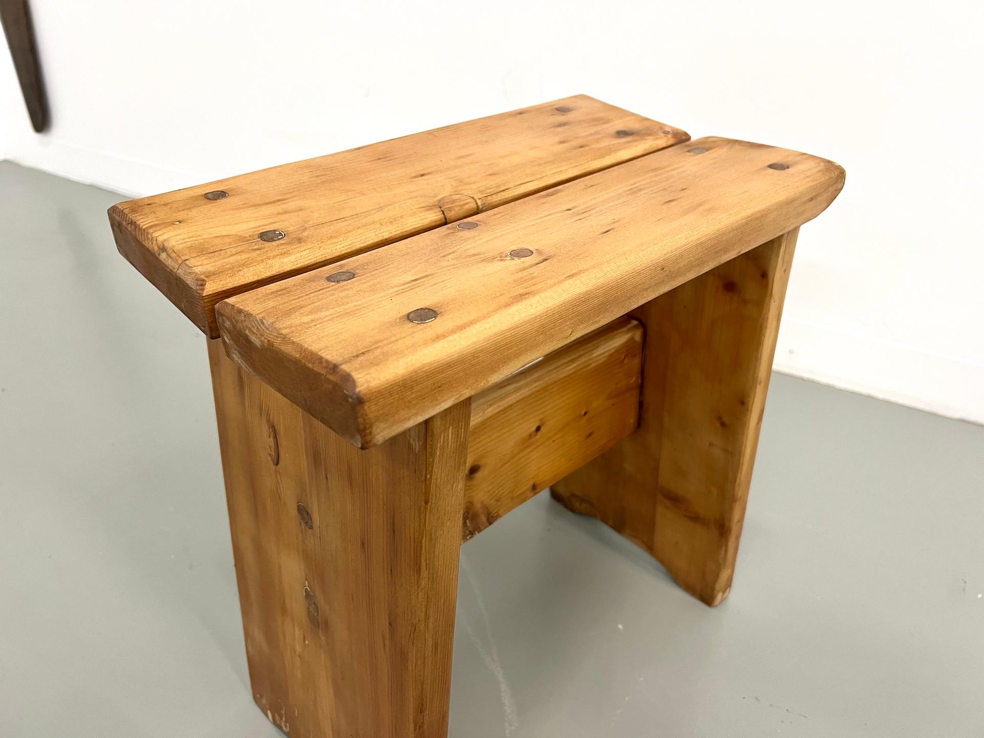 Solid wood stool, crafted in the 1950s-70s, in the style of Charlotte Perriand. For Sale 5