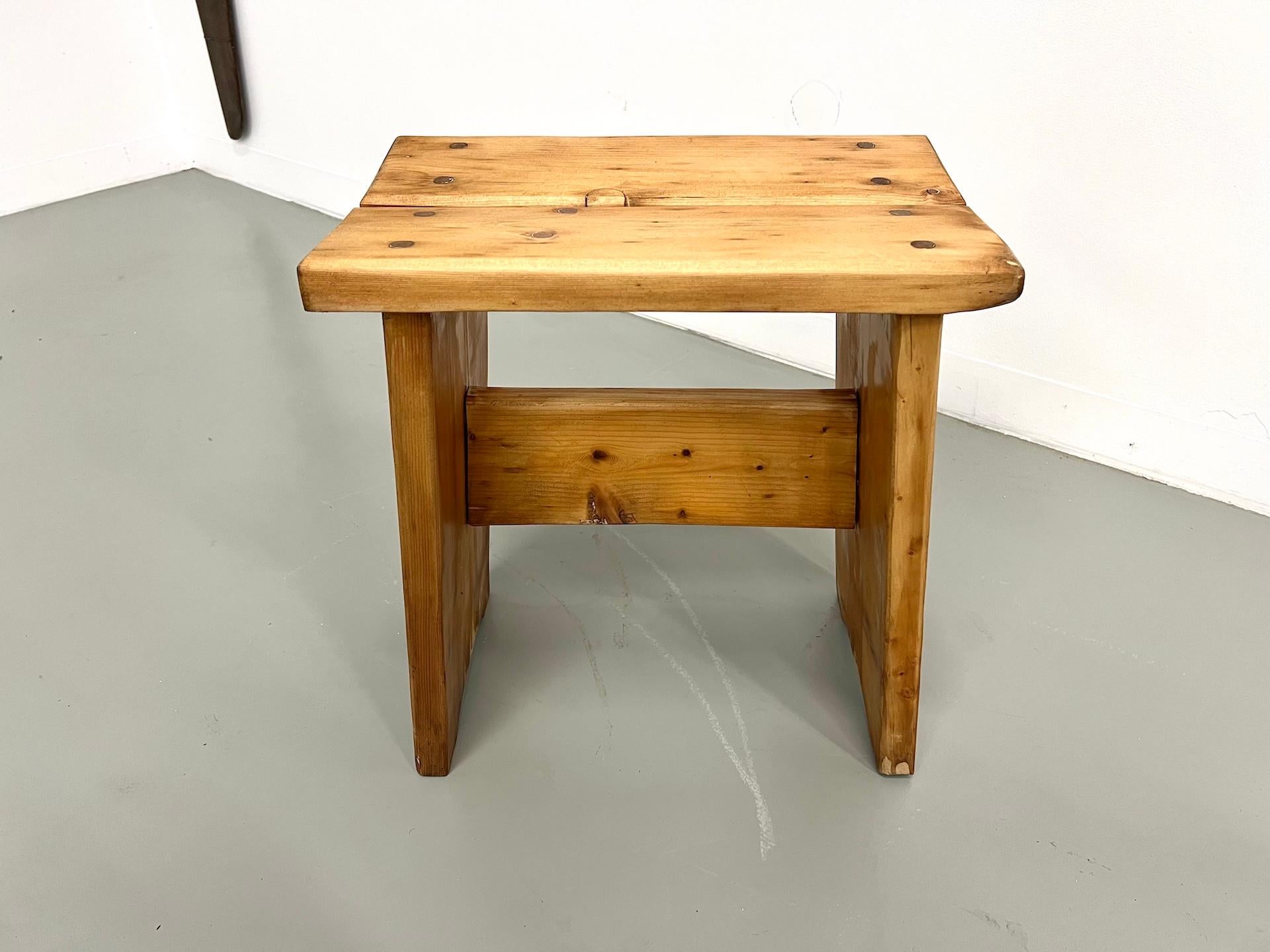 Solid wood stool, crafted in the 1950s-70s, in the style of Charlotte Perriand. For Sale 6