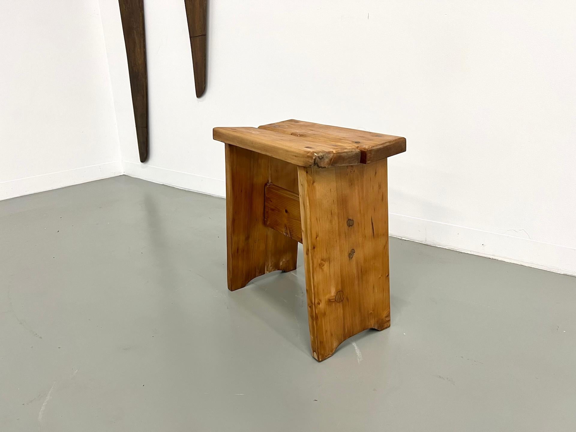 Solid wood stool, crafted in the 1950s-70s, in the style of Charlotte Perriand. For Sale 8