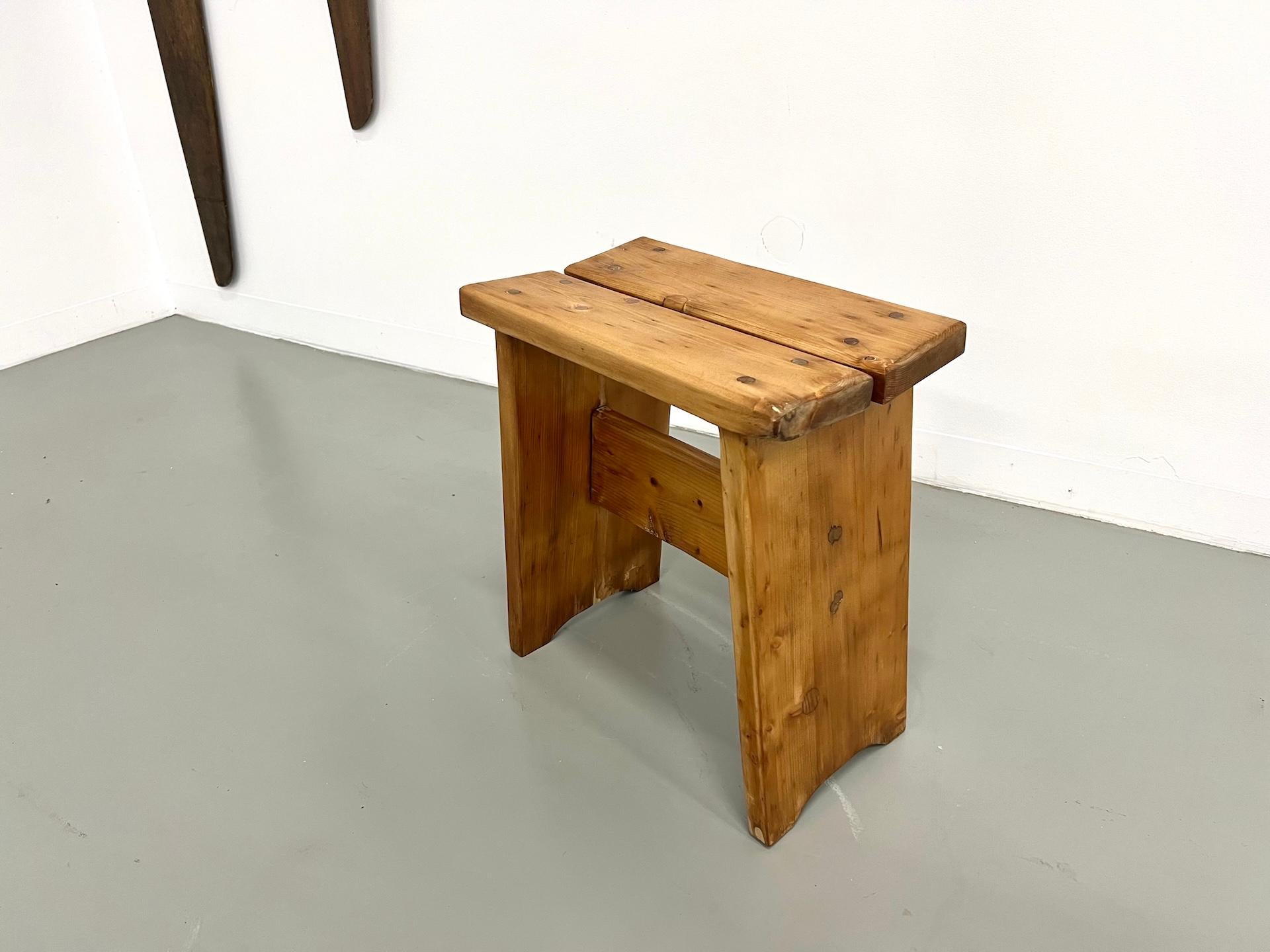 Solid wood stool, crafted in the 1950s-70s, in the style of Charlotte Perriand. For Sale 9