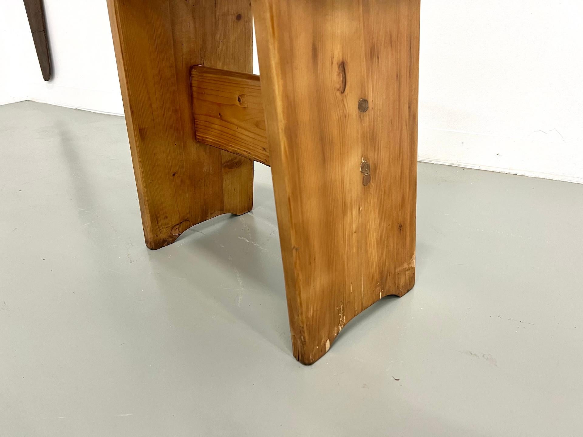 Solid wood stool, crafted in the 1950s-70s, in the style of Charlotte Perriand. For Sale 1