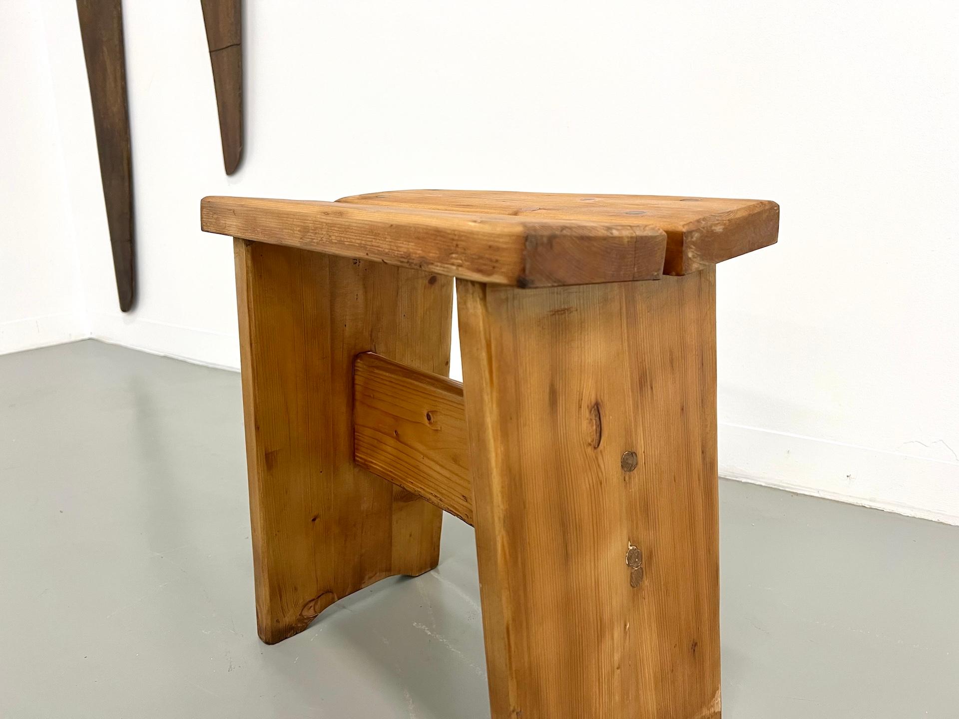 Solid wood stool, crafted in the 1950s-70s, in the style of Charlotte Perriand. For Sale 2