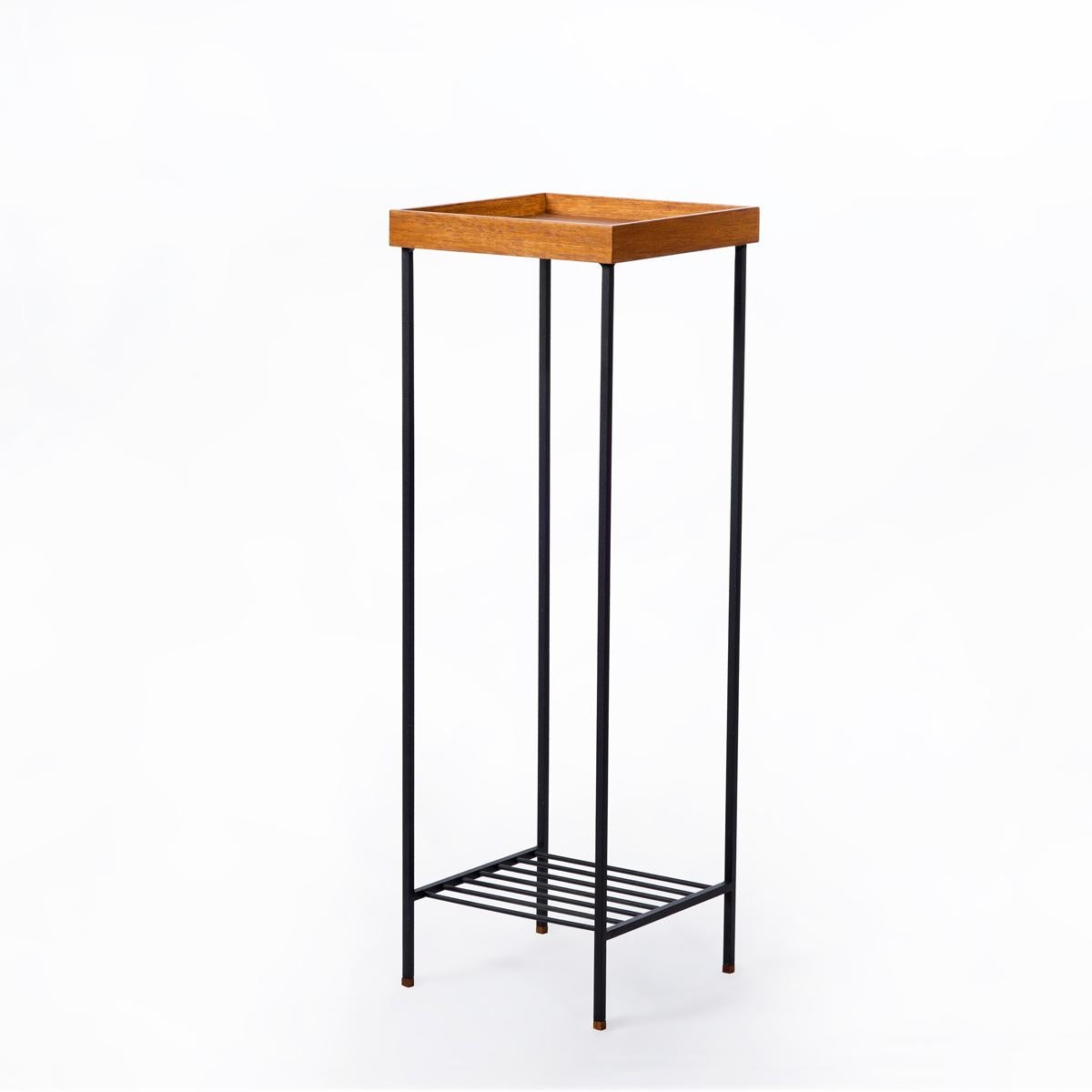 Massivholz Beistelltisch / Plant Stand - EDGE im Zustand „Neu“ im Angebot in Orlando, FL