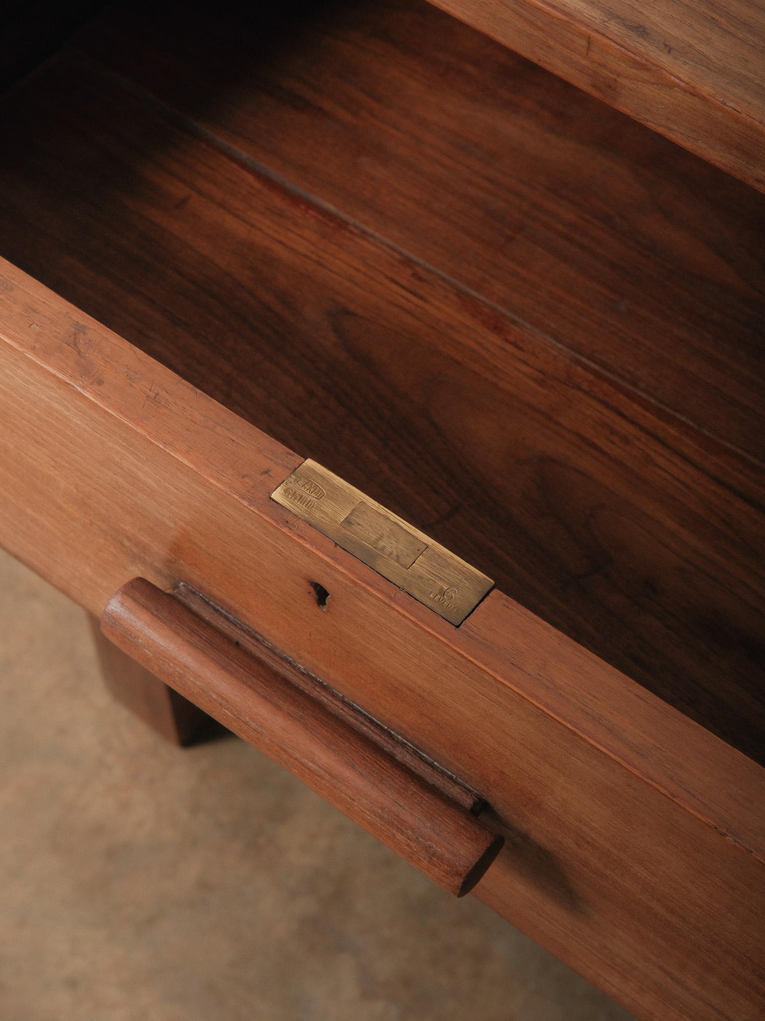 Solid Wood Three-Drawer Work Table with Lower Shelf siglo XX en venta