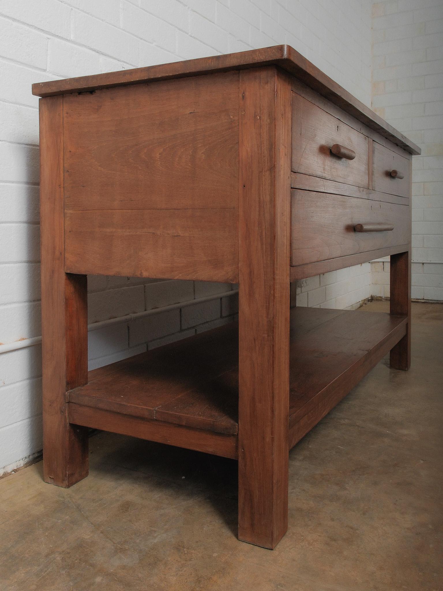 Solid Wood Three-Drawer Work Table with Lower Shelf en venta 1