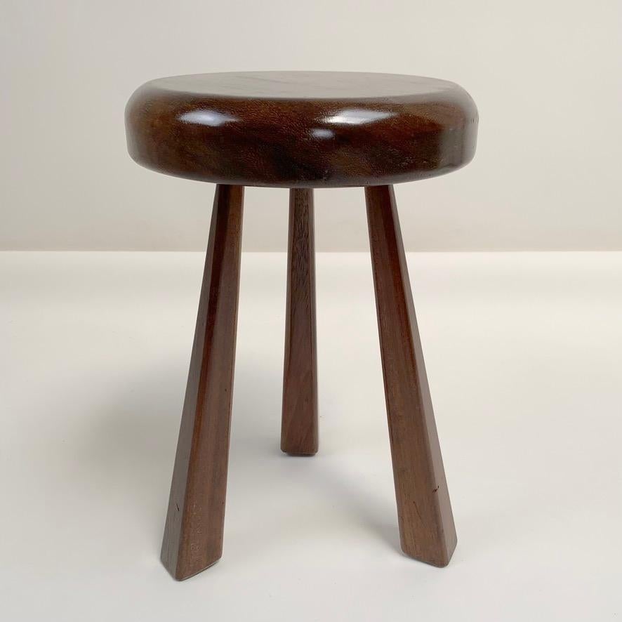 Mid-Century Modern Tabouret à trois pieds en Wood Wood, circa 1950, France. en vente