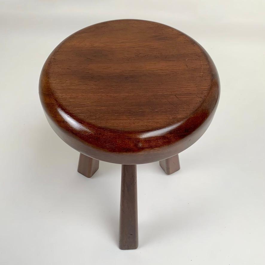 Poli Tabouret à trois pieds en Wood Wood, circa 1950, France. en vente