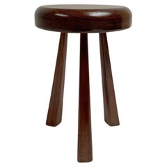 Sgabello a tre gambe in legno massiccio, 1950 circa, Francia.