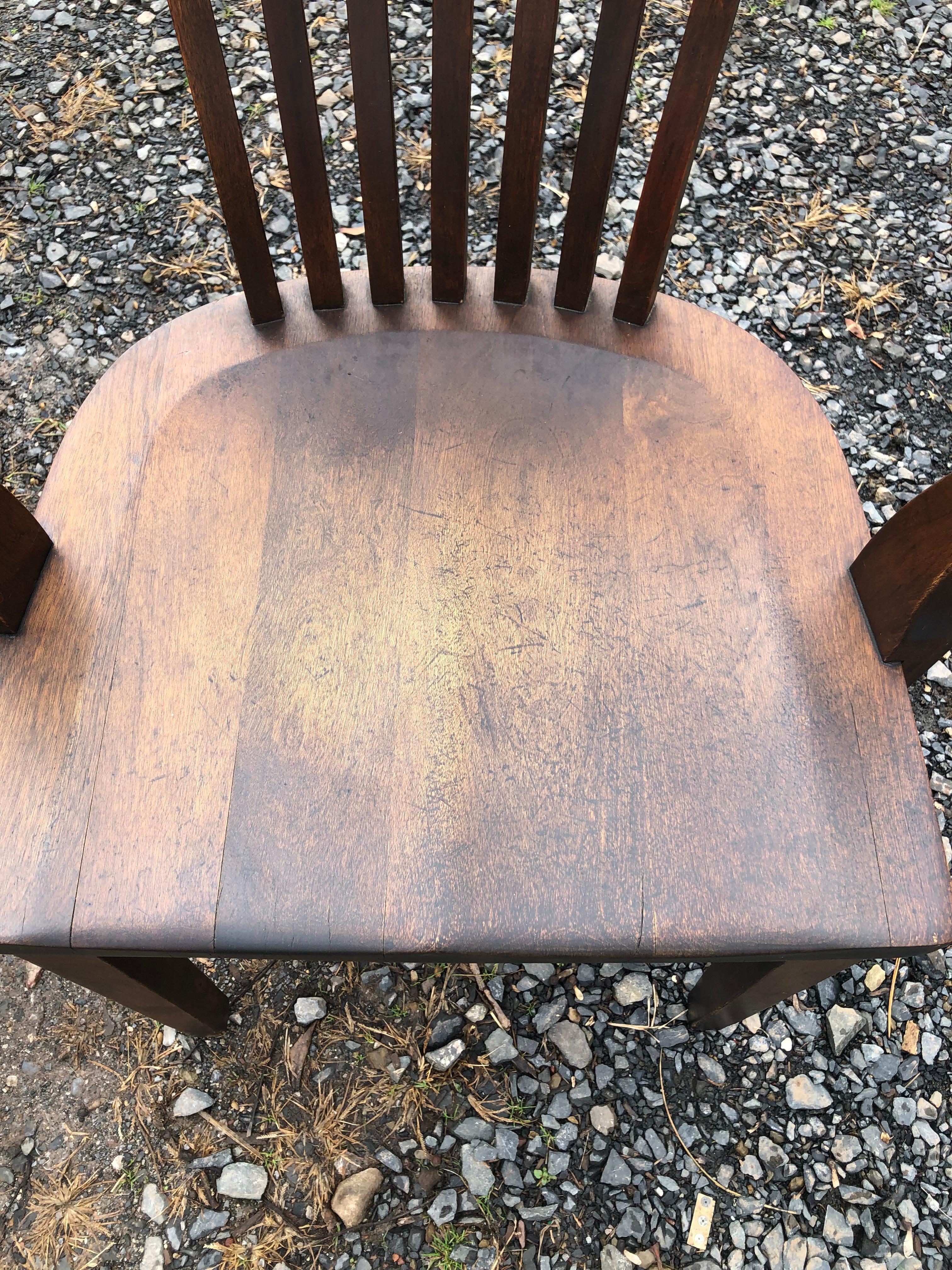 Great looking solid wood vintage bank desk chair having slatted back and contoured seat.
arm height 26.75