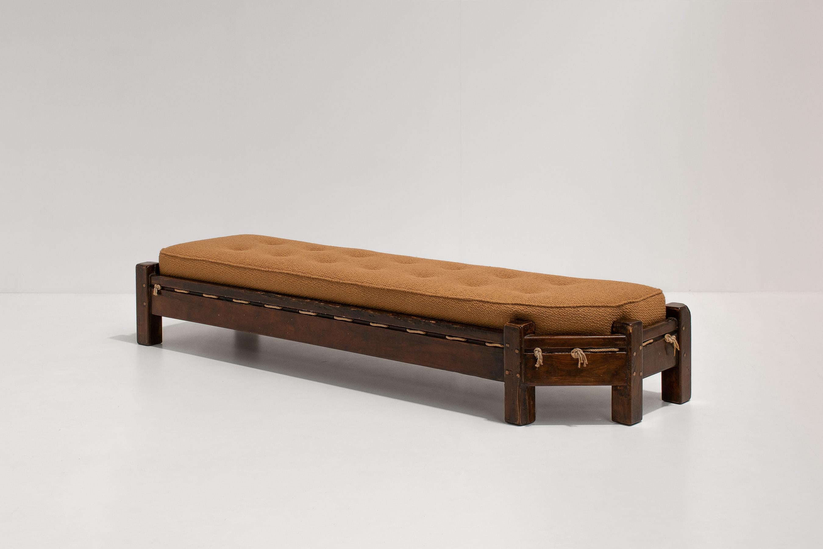 Sophisticated daybed with a solid wooden frame and structure in rope, 1960s, Mid-century, Wabi Sabi style.
Sourced in France and reminiscent of Charlotte Perriand and even some Brazilian mid-century designs.

The piece has a solid wooden frame