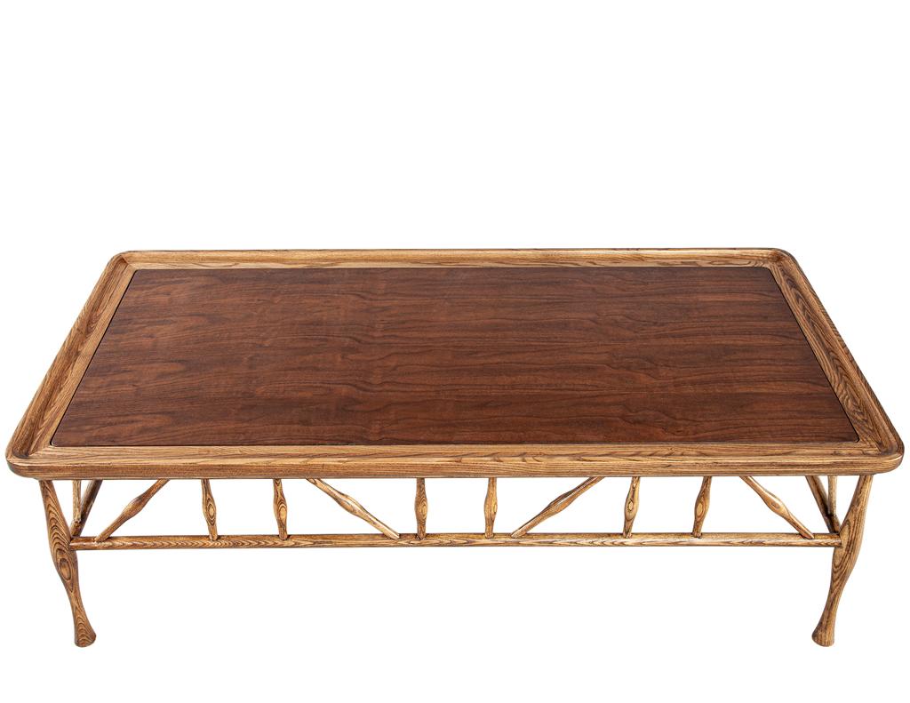 Mesa baja de madera maciza de nogal y roble al estilo Frank Lloyd Wright en venta 4