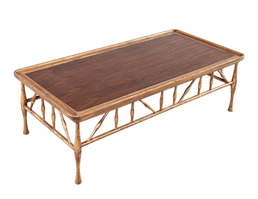 Mesa baja de madera maciza de nogal y roble al estilo Frank Lloyd Wright Estadounidense en venta