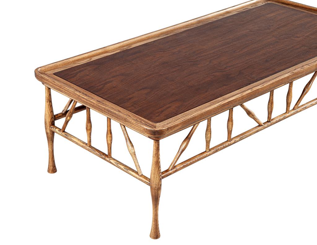 Mesa baja de madera maciza de nogal y roble al estilo Frank Lloyd Wright Siglo XXI y contemporáneo en venta