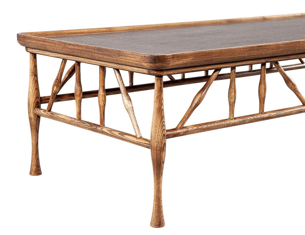 Mesa baja de madera maciza de nogal y roble al estilo Frank Lloyd Wright en venta 2