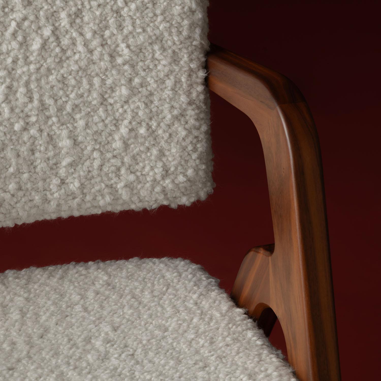 Silla de comedor Eugenio contemporánea con estructura de madera tapizada by Luteca Siglo XXI y contemporáneo en venta