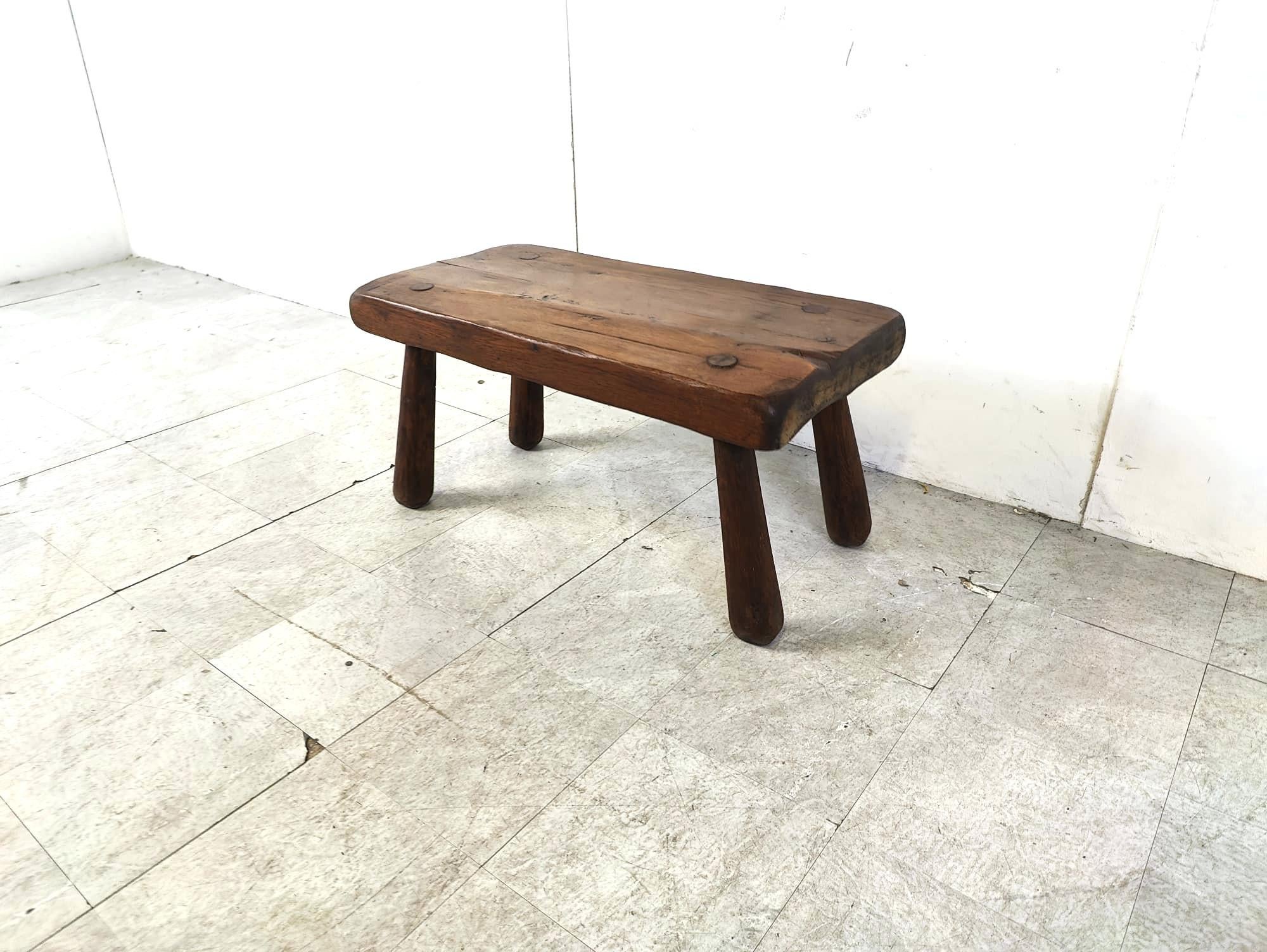Brutalismo Tavolino brutalista in legno massiccio, anni '60 in vendita