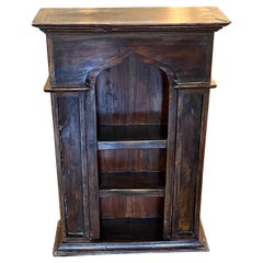 Scaffale da parete in legno massiccio in stile gotico