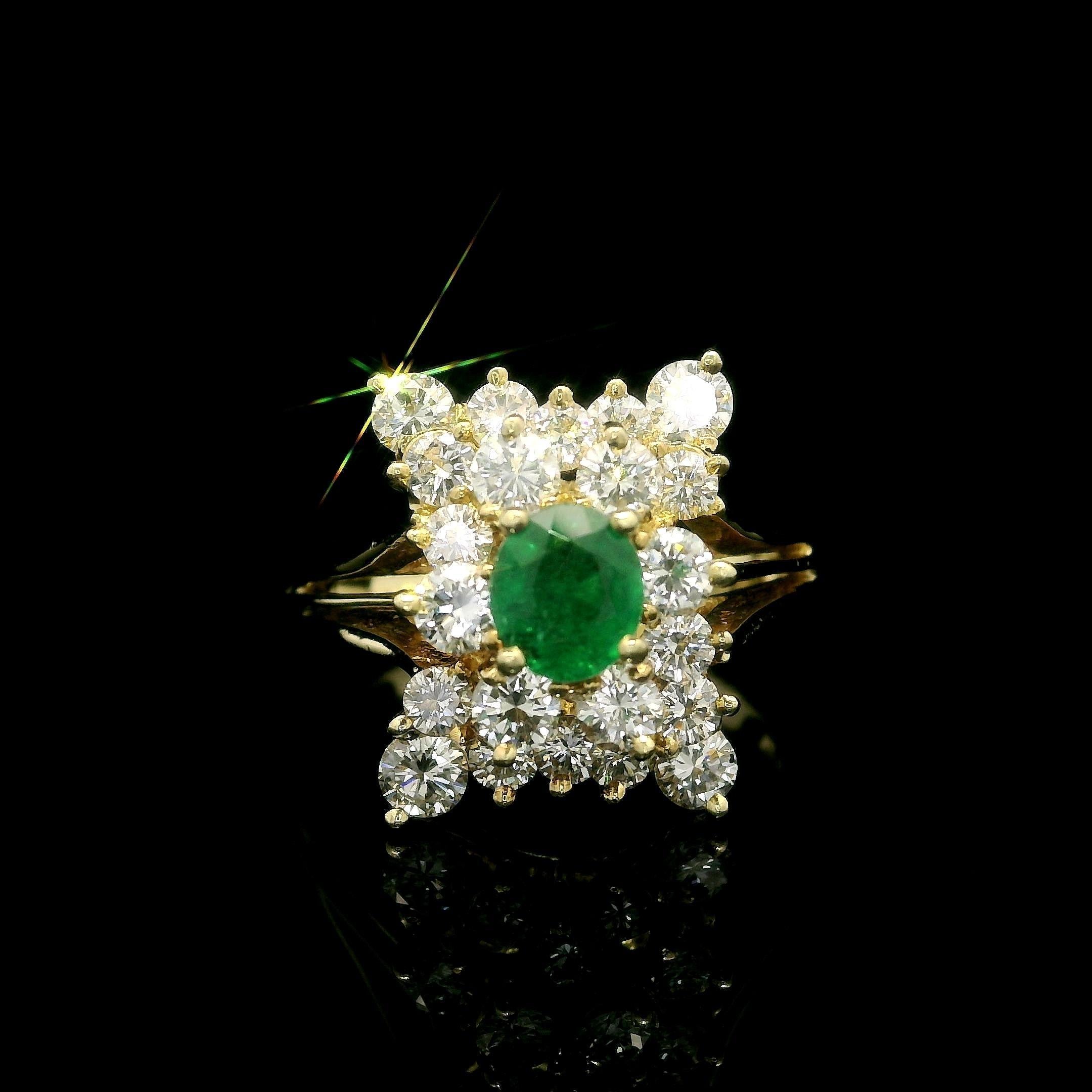 Anello fatto a mano in oro giallo massiccio con diamante smeraldo da 1,70 carati e profilo alto in vendita 6