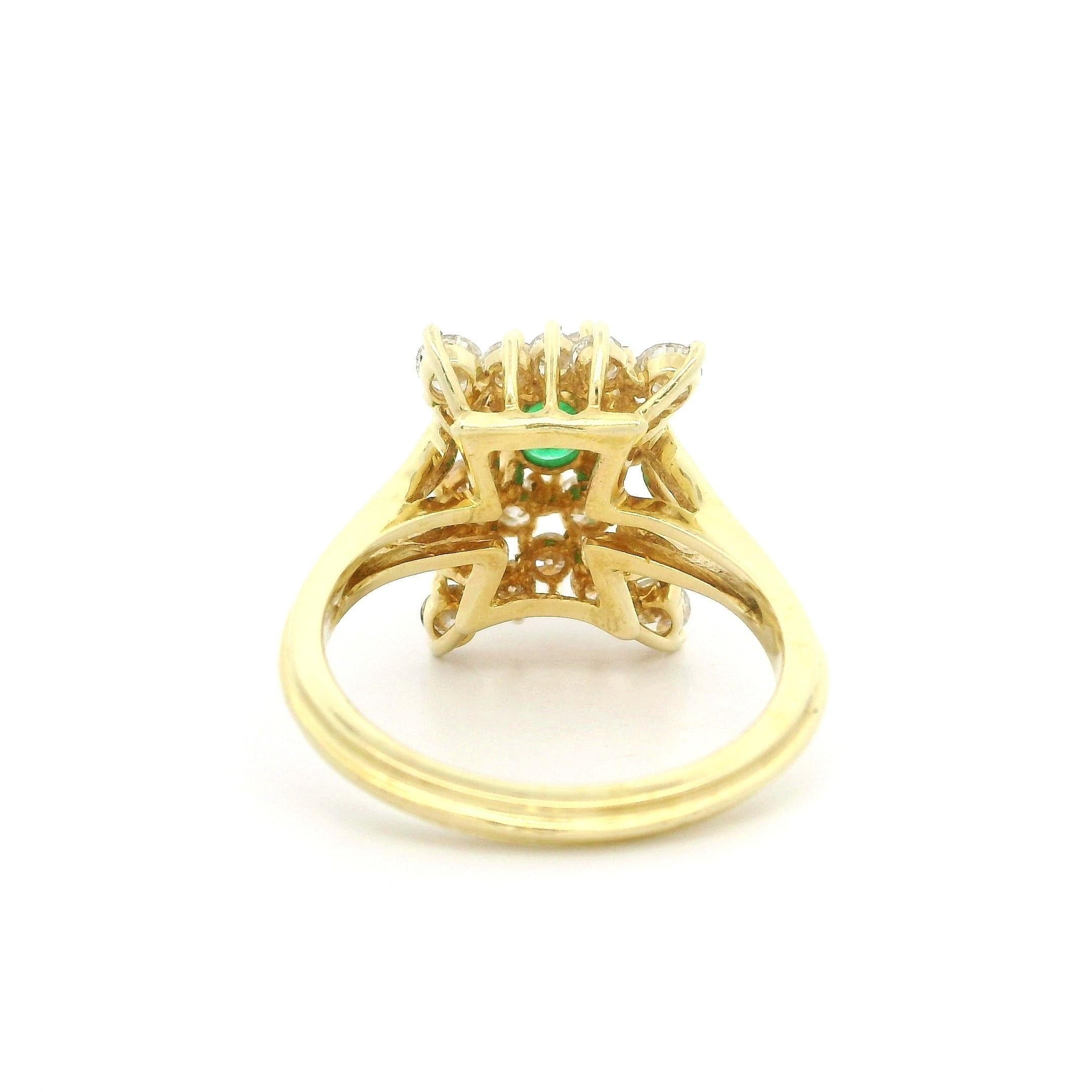 Anello fatto a mano in oro giallo massiccio con diamante smeraldo da 1,70 carati e profilo alto in vendita 3