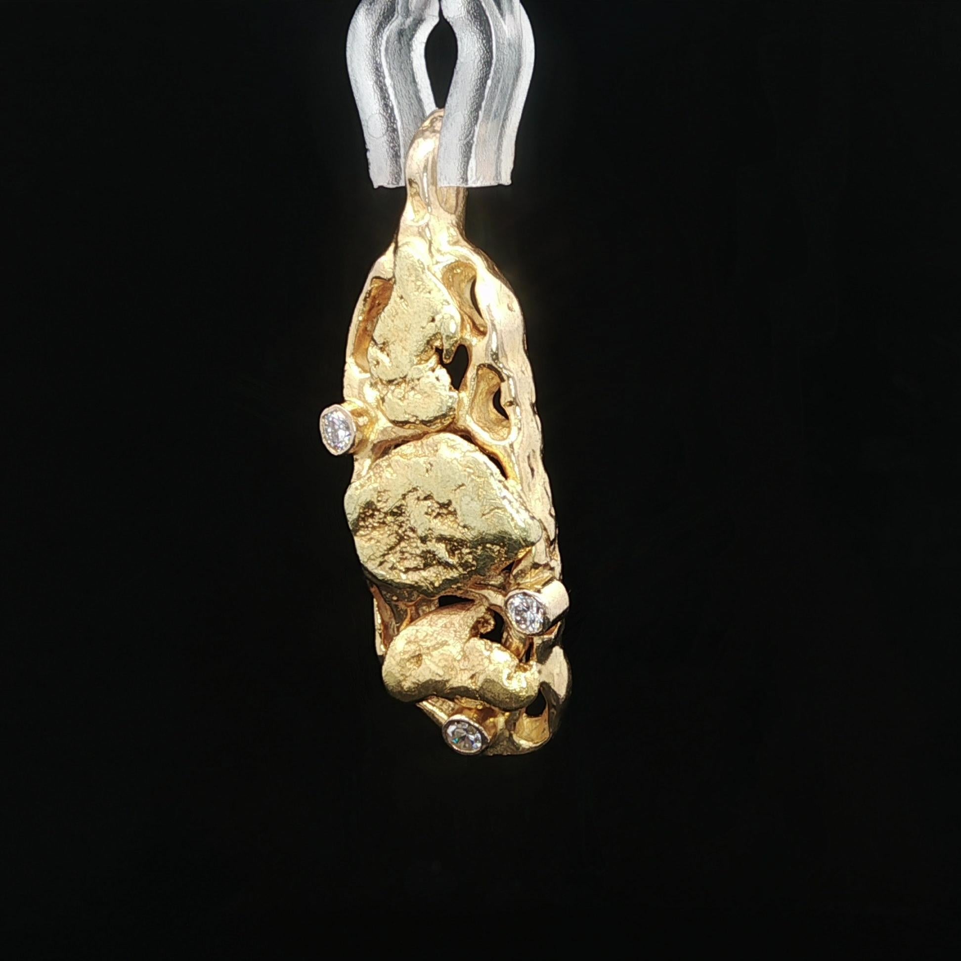 Ciondolo a barra in oro giallo massiccio con diamante 3 pepite naturali ad alto tenore di carati In condizioni ottime in vendita a Montclair, NJ