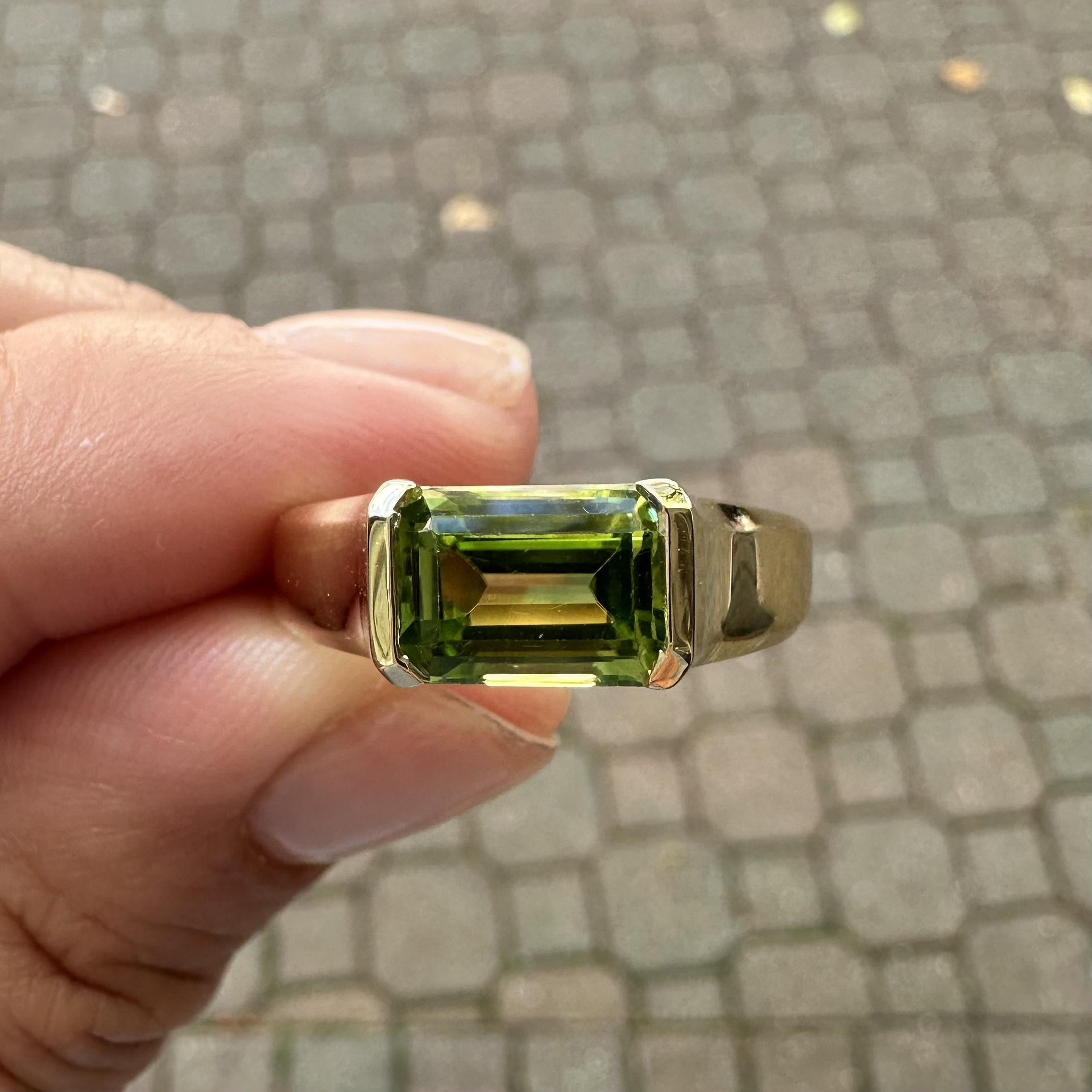 Massivem Gelbgold Smaragd Schliff Peridot Hälfte Lünette Solitär Ring Größe 9,5 im Angebot 2