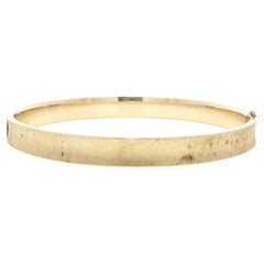 Bracciale rigido a scatto con chiusura a cerniera, in oro giallo massiccio con finitura fiorentina