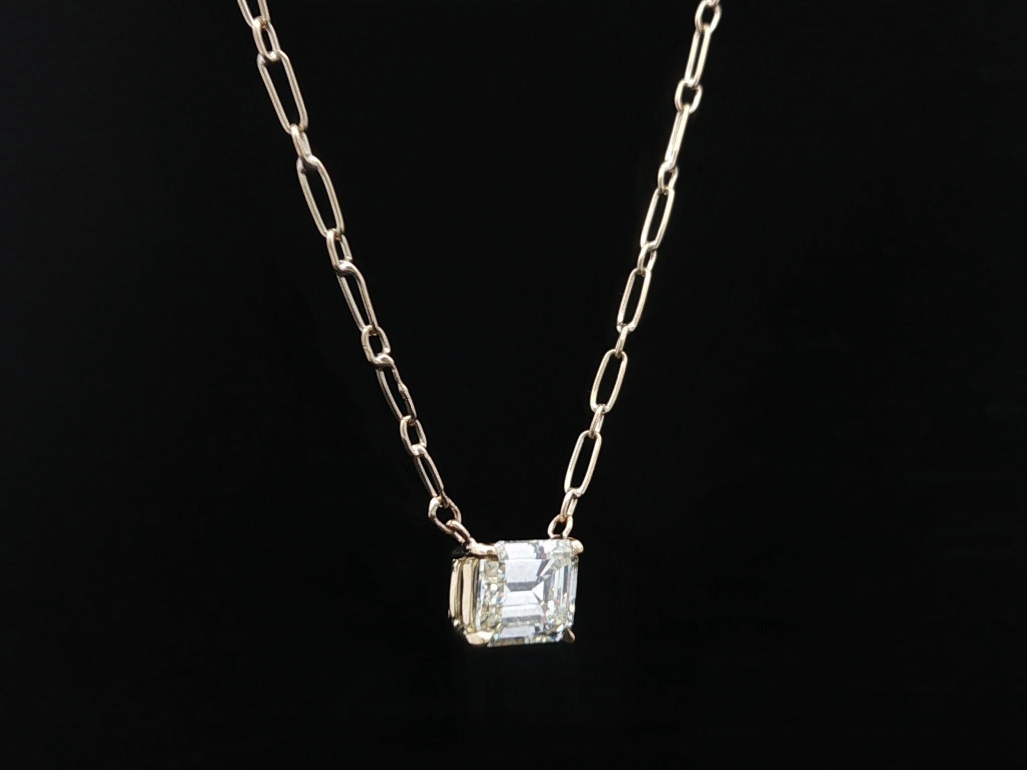 Collier pendentif solitaire en or jaune massif GIA M/VS 1,56 ct de diamant taille émeraude 5