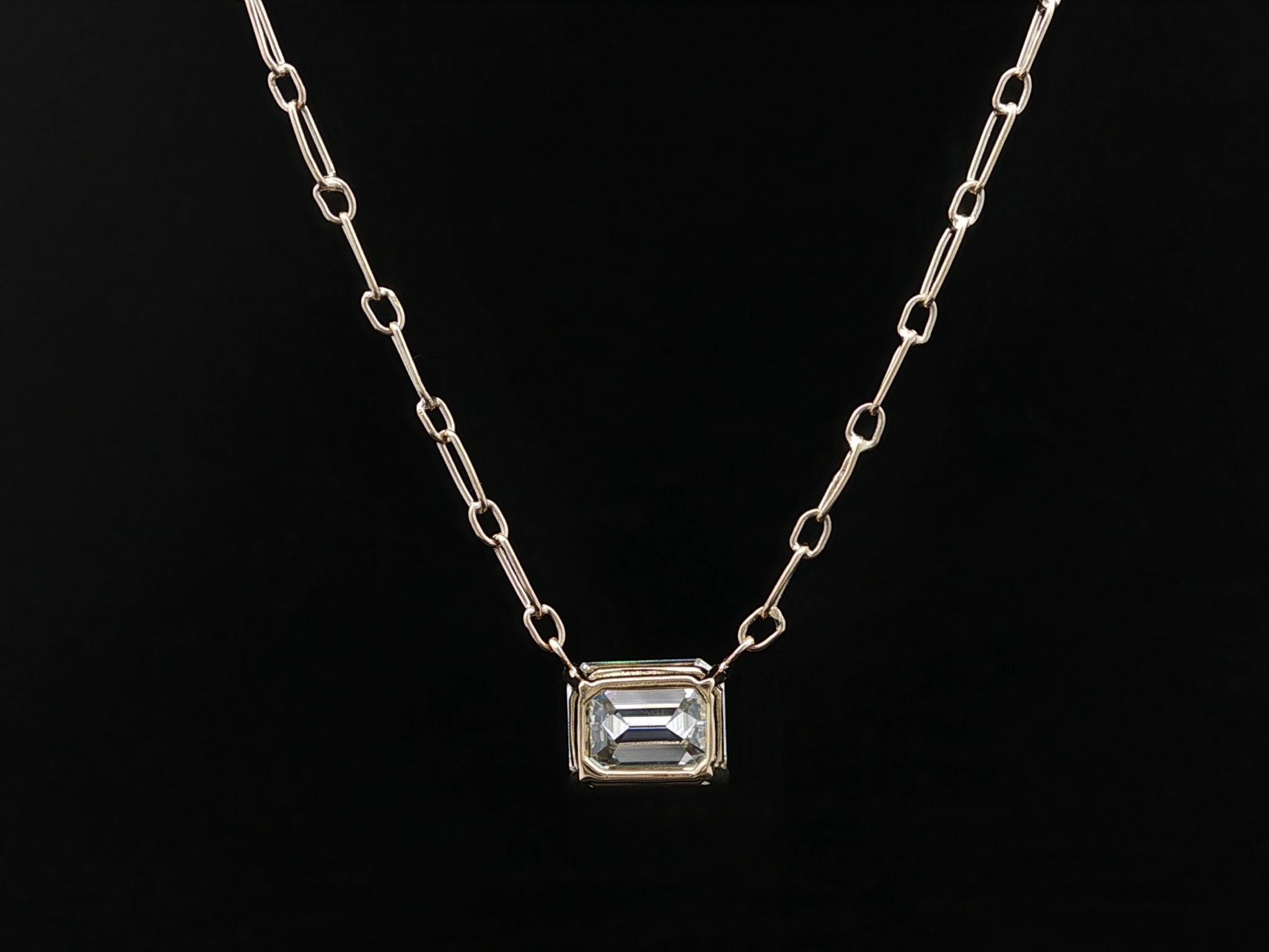 Collier pendentif solitaire en or jaune massif GIA M/VS 1,56 ct de diamant taille émeraude 2