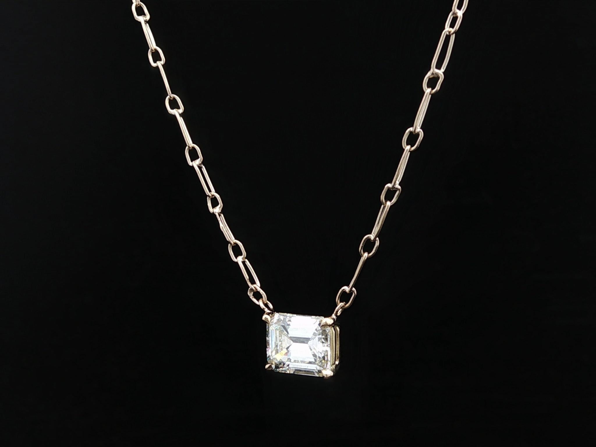 Collier pendentif solitaire en or jaune massif GIA M/VS 1,56 ct de diamant taille émeraude 3