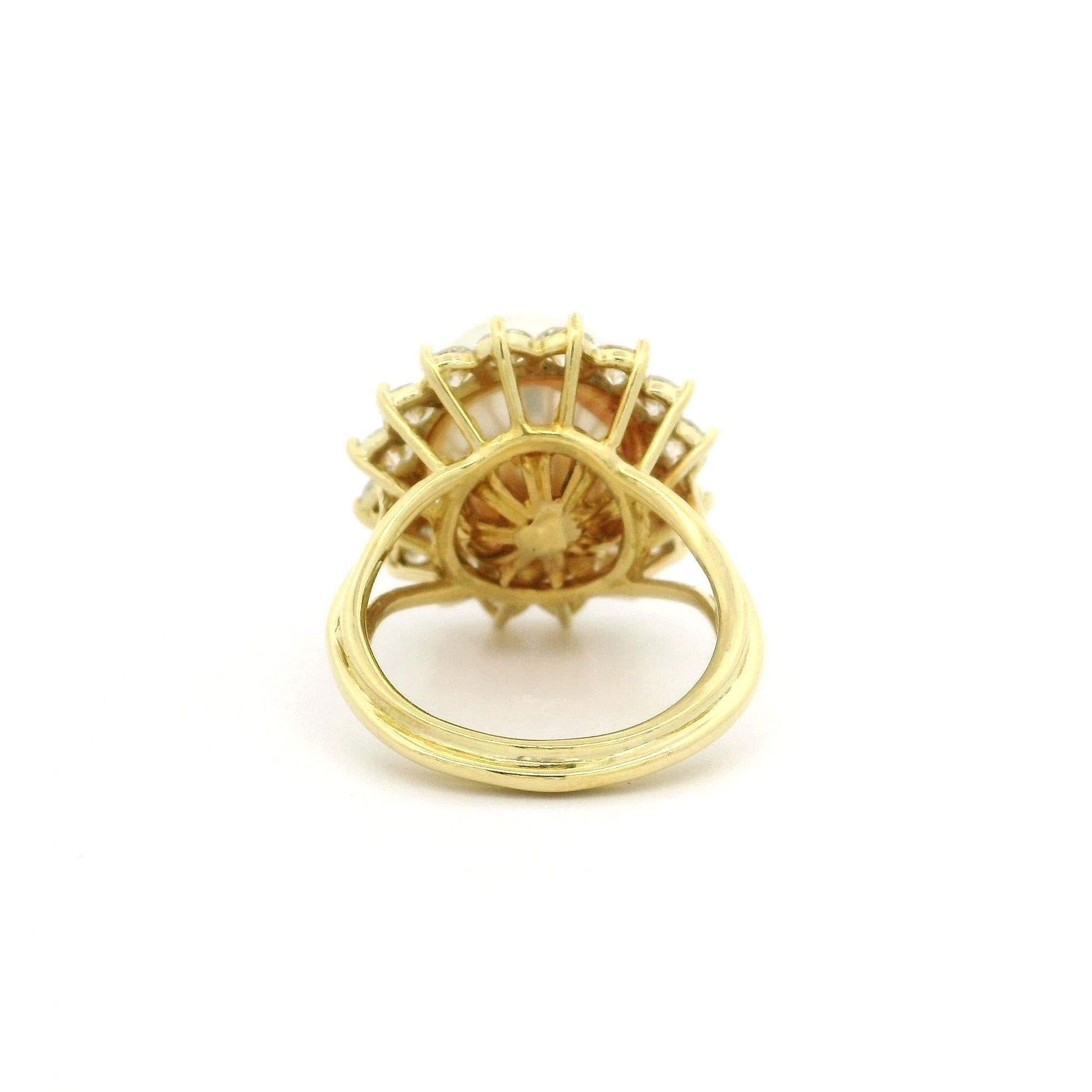 Anillo Hand Made de oro amarillo macizo con perla grande de 13,2 mm y halo de diamantes de 1,79 quilates en venta 5