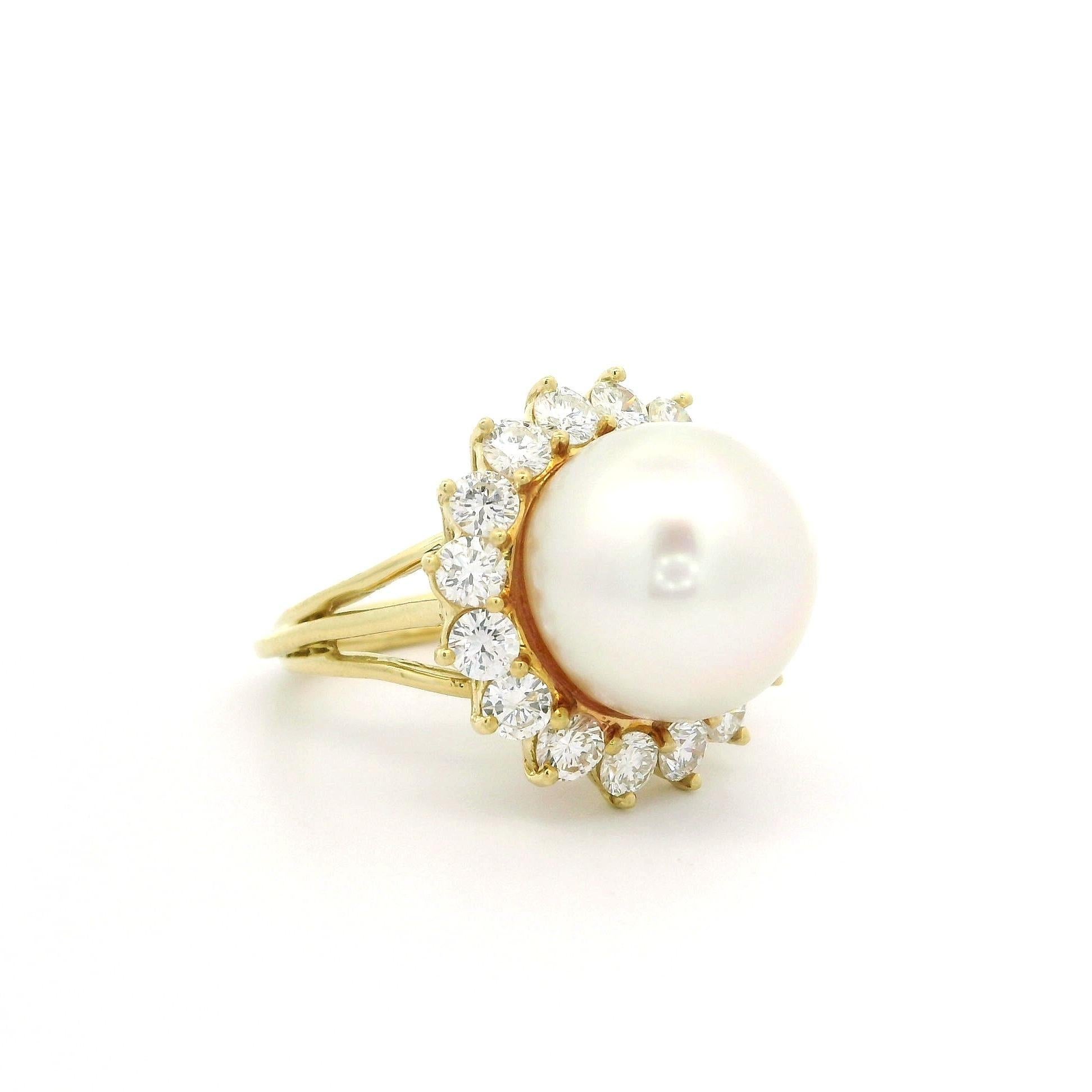 Anillo Hand Made de oro amarillo macizo con perla grande de 13,2 mm y halo de diamantes de 1,79 quilates en Excelente estado para la venta en Montclair, NJ