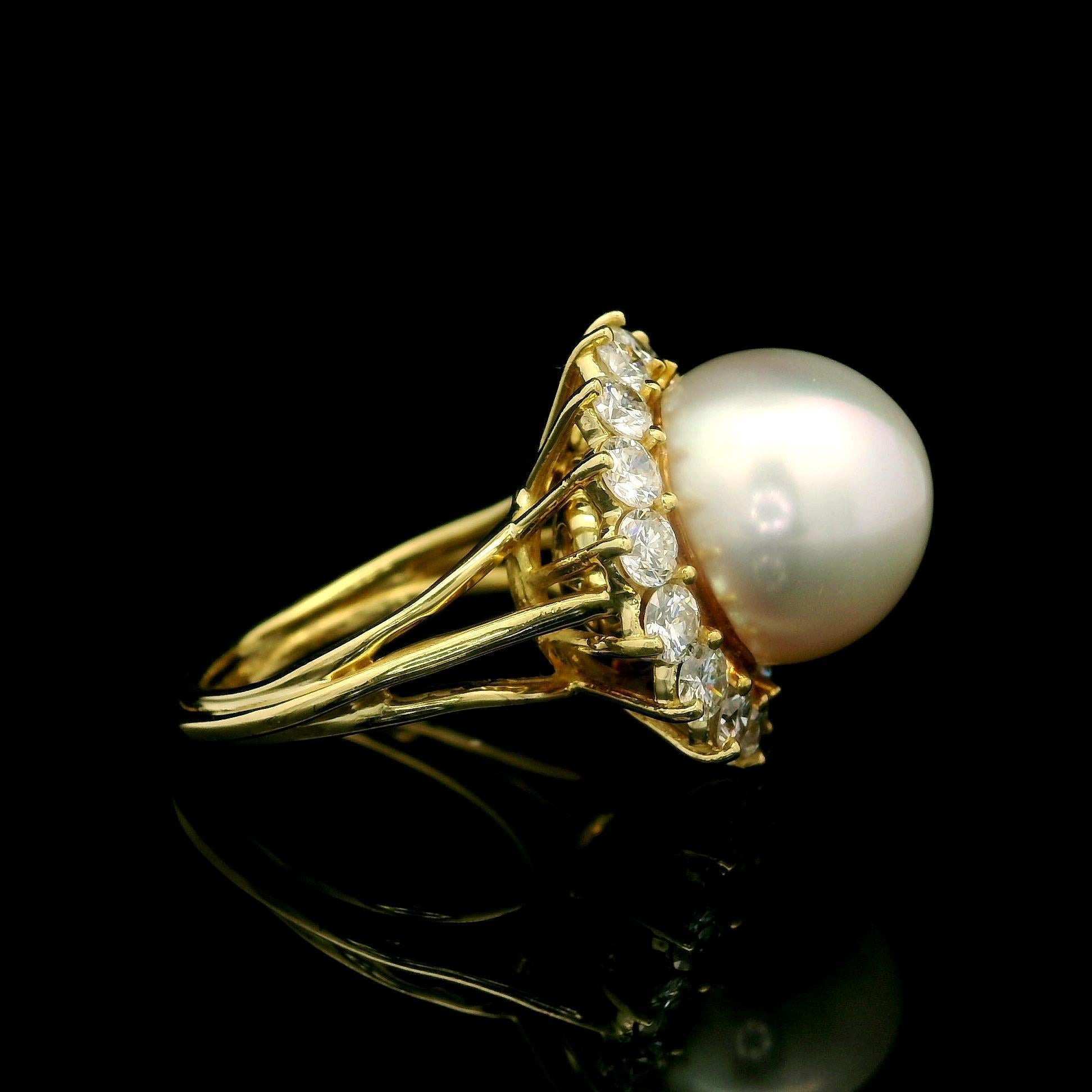 Anillo Hand Made de oro amarillo macizo con perla grande de 13,2 mm y halo de diamantes de 1,79 quilates en venta 3