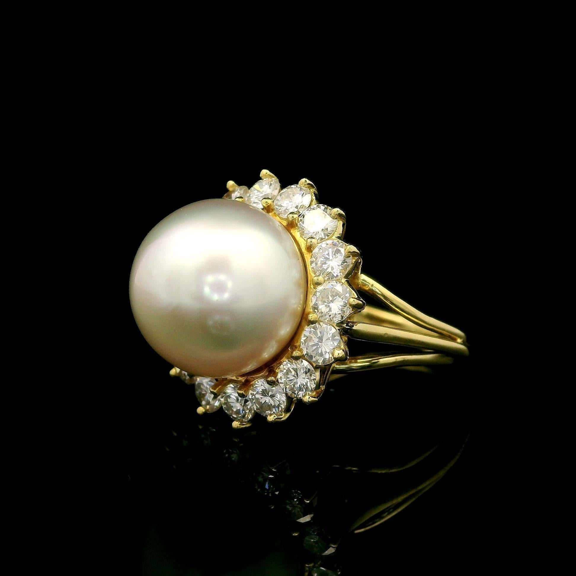 Anillo Hand Made de oro amarillo macizo con perla grande de 13,2 mm y halo de diamantes de 1,79 quilates en venta 4